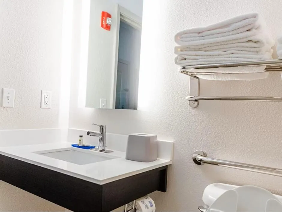 Bathroom in Holiday Inn Express - Andalusia by IHG