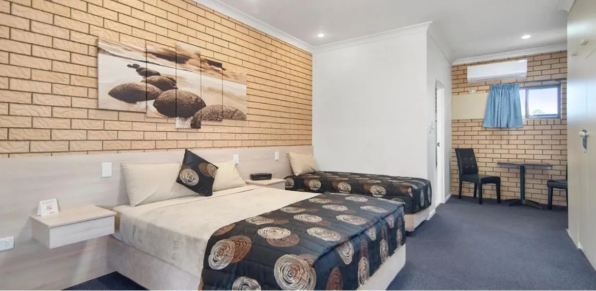 Bed in Warwick Settlers Inn