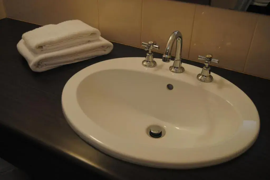 Standard Queen Room in Grange Burn Motel Standard Queen Room in Grange Burn Motel