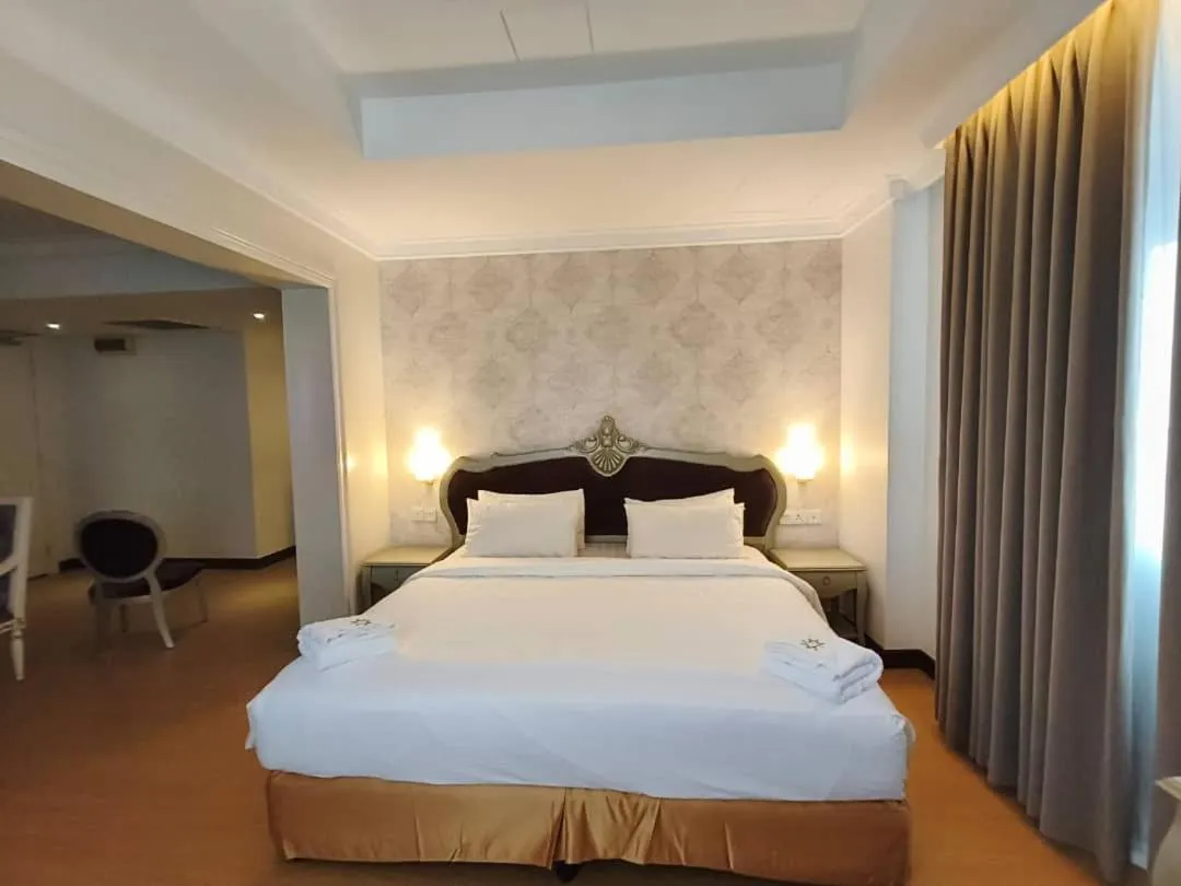 Bed in RC Hotel Melaka