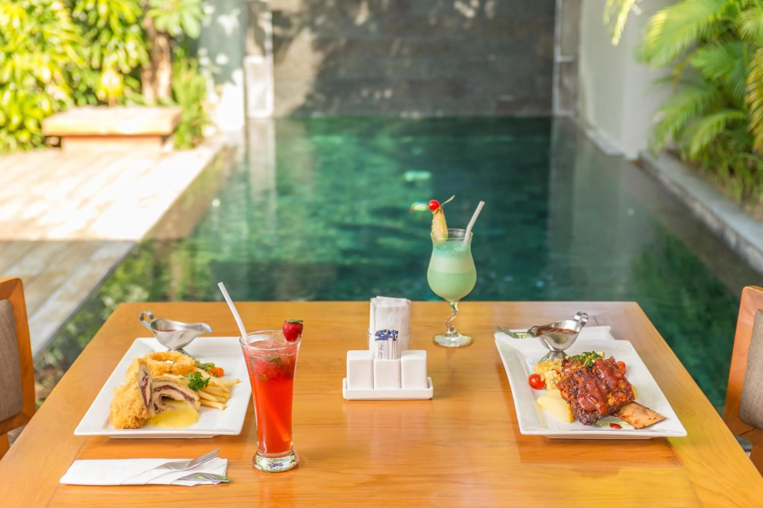 Food and drinks in KoenoKoeni Villa