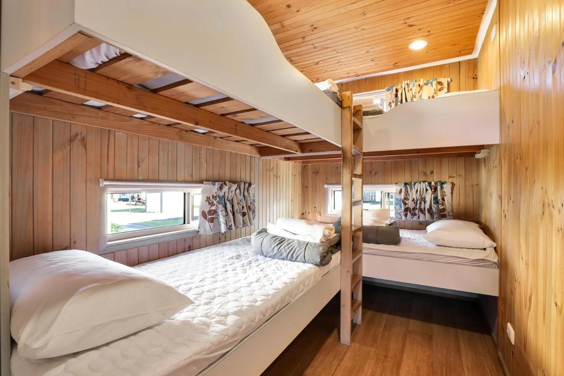 Property building, Bed in Werri Beach Holiday Park