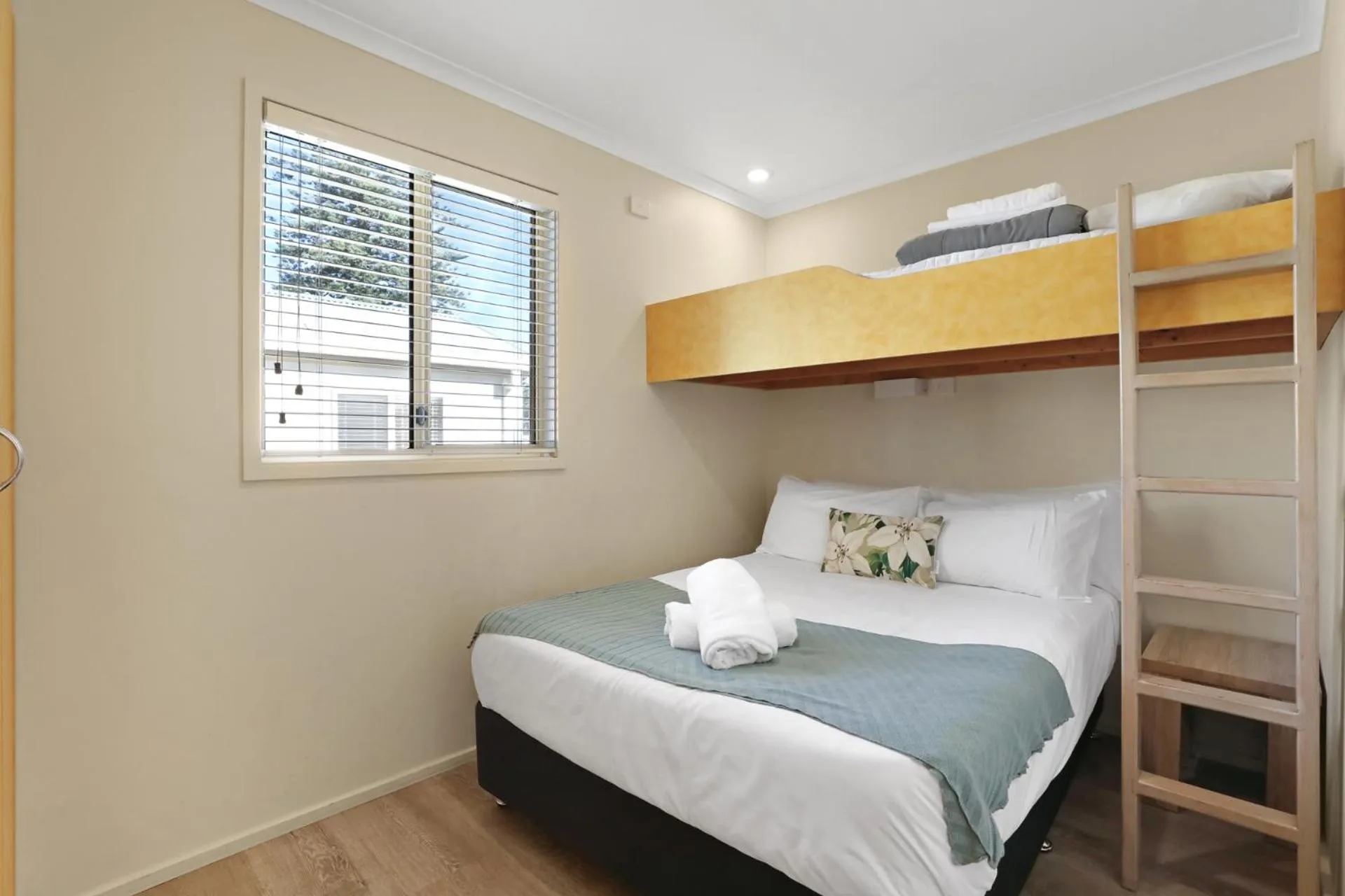 Property building, Bed in Werri Beach Holiday Park