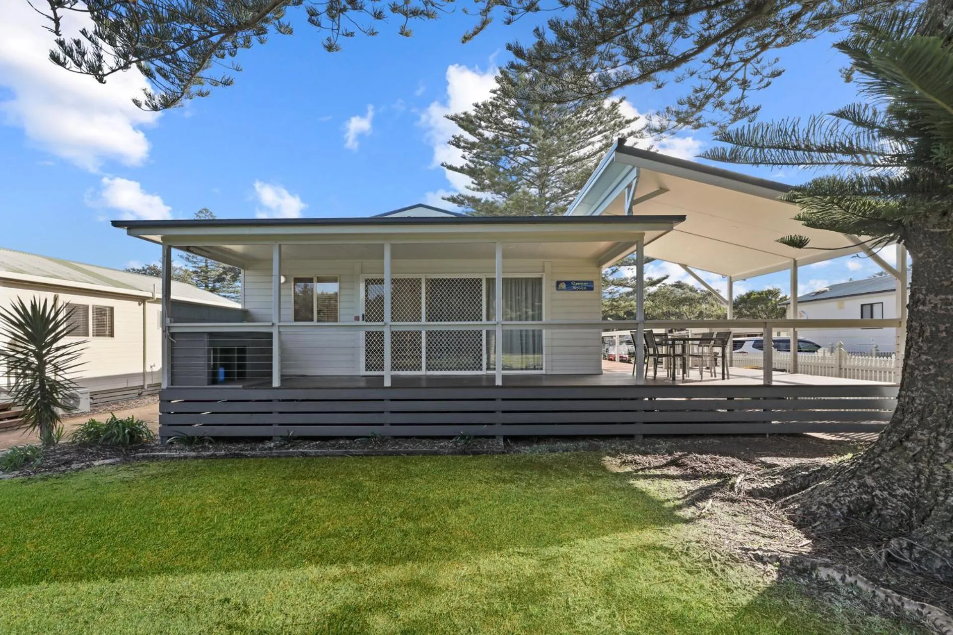 Property building in Werri Beach Holiday Park