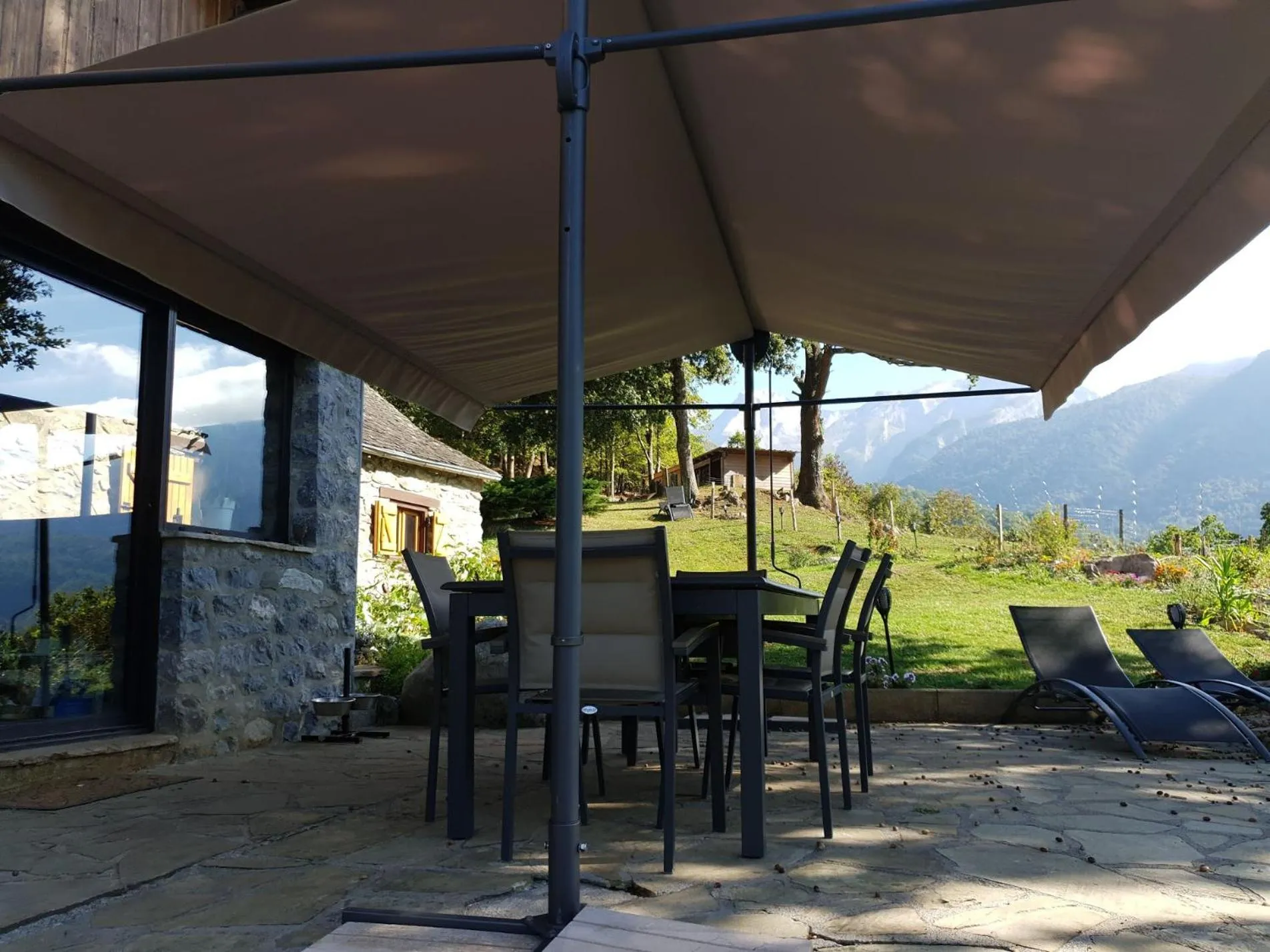 Patio in La Bergerie de Louvie