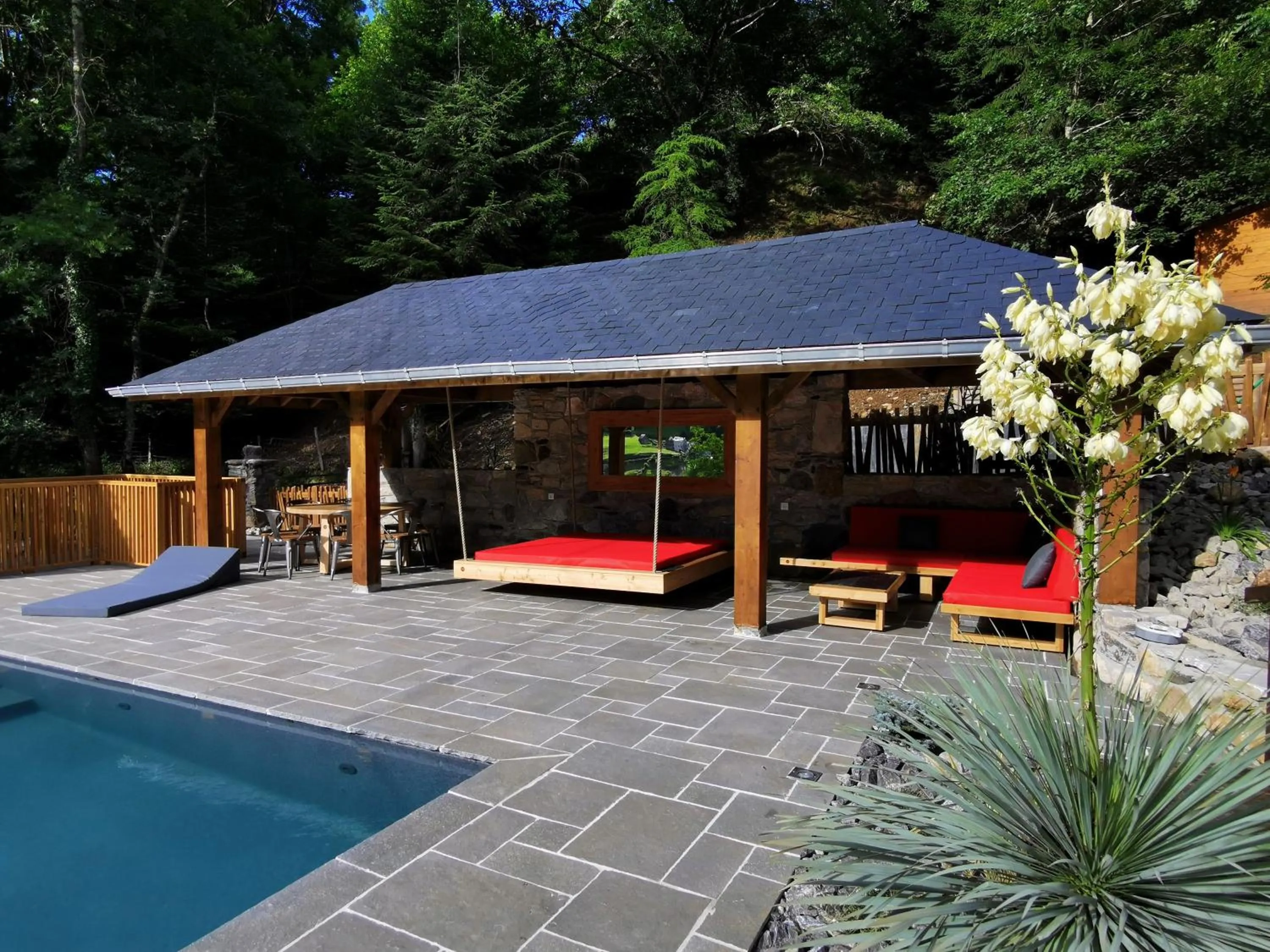 Patio in La Bergerie de Louvie