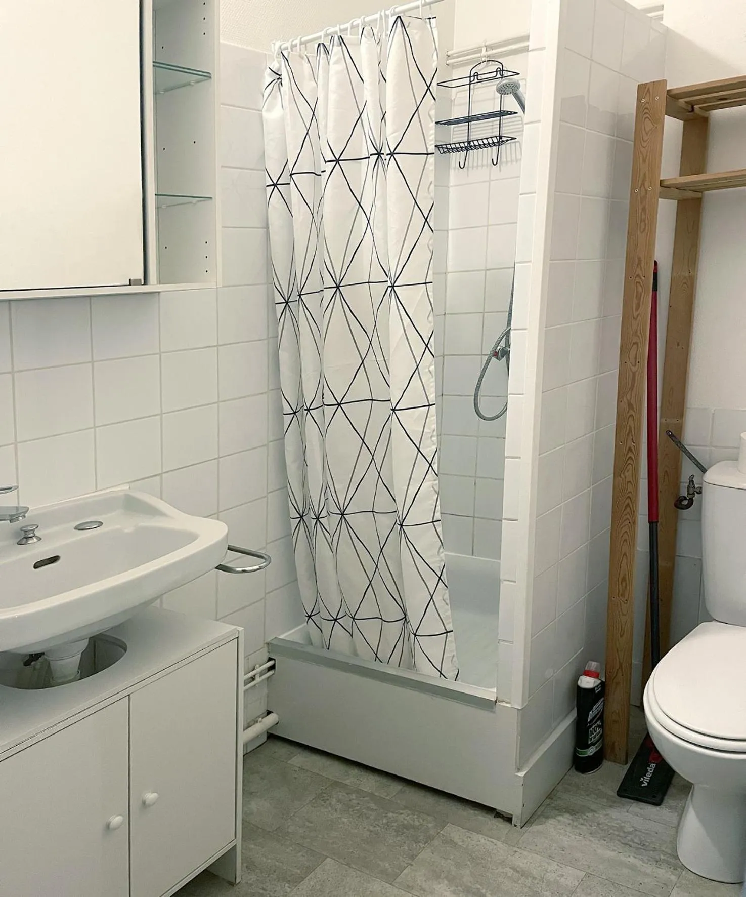 Shower in Chambres d'hôtes La Distillerie B&B