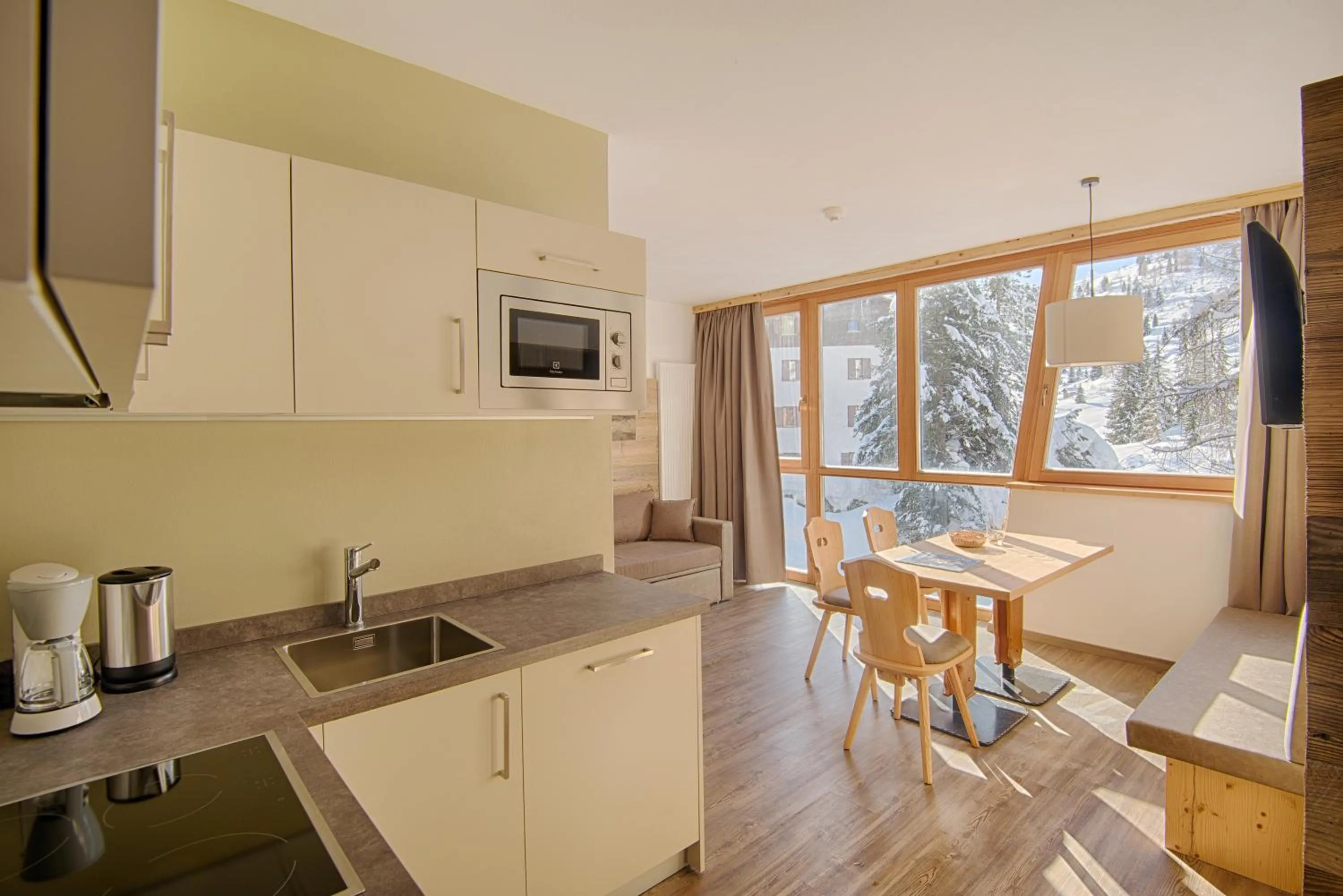 Kitchen or kitchenette in Hotel Garni Elisir