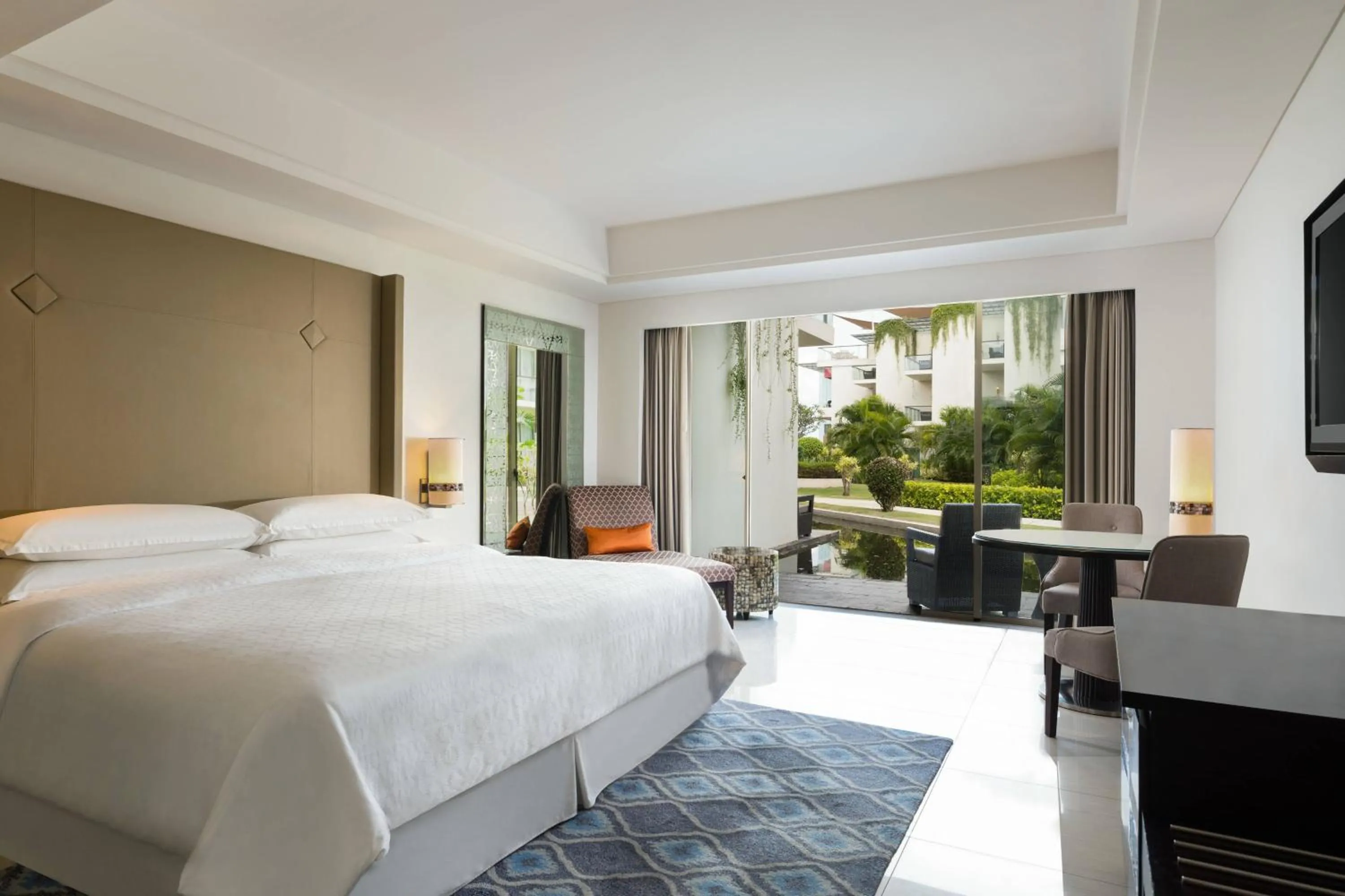 Photo of the whole room, Bed in Sheraton Bali Kuta Resort