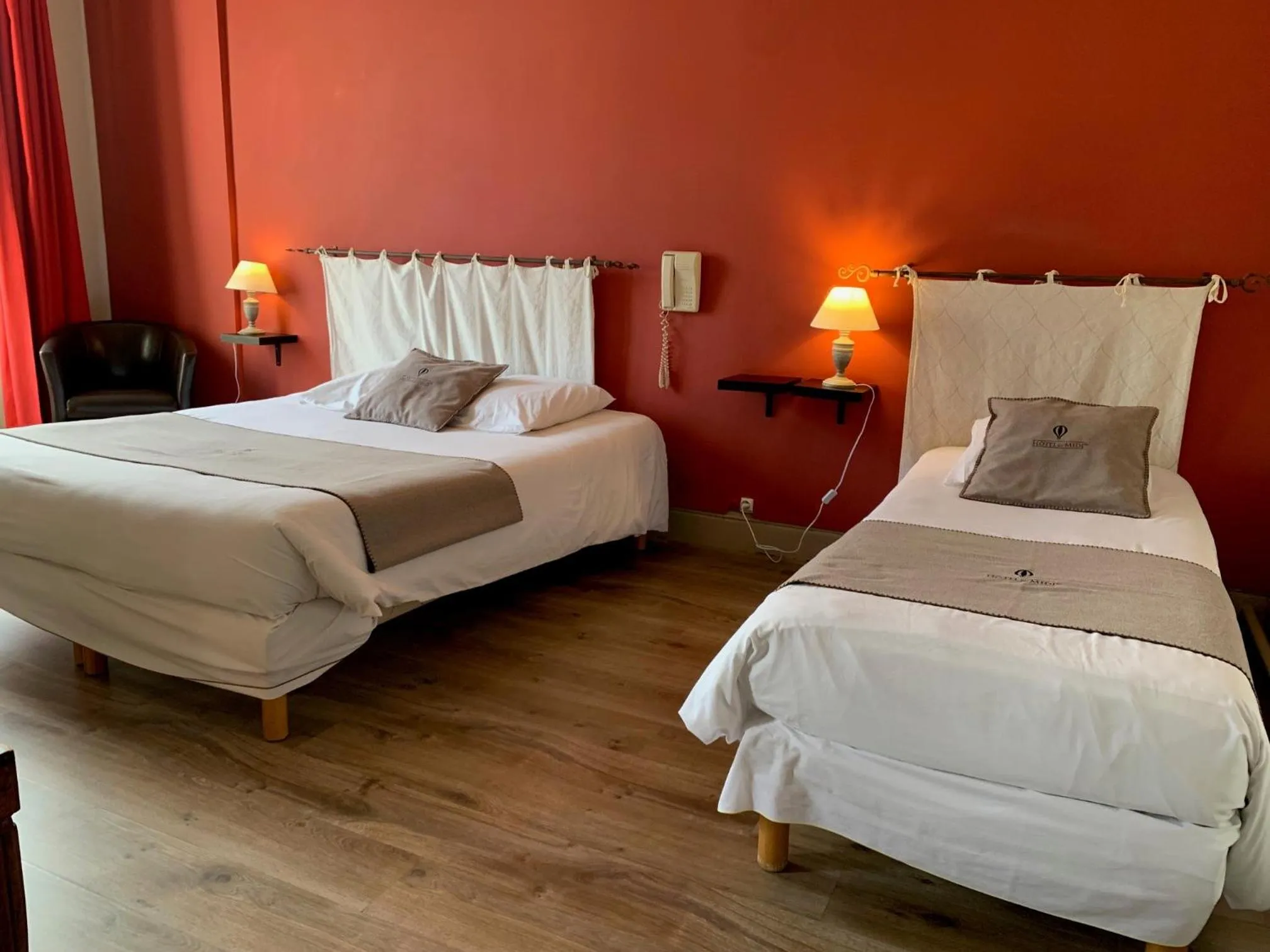 Bed in Hôtel du Midi