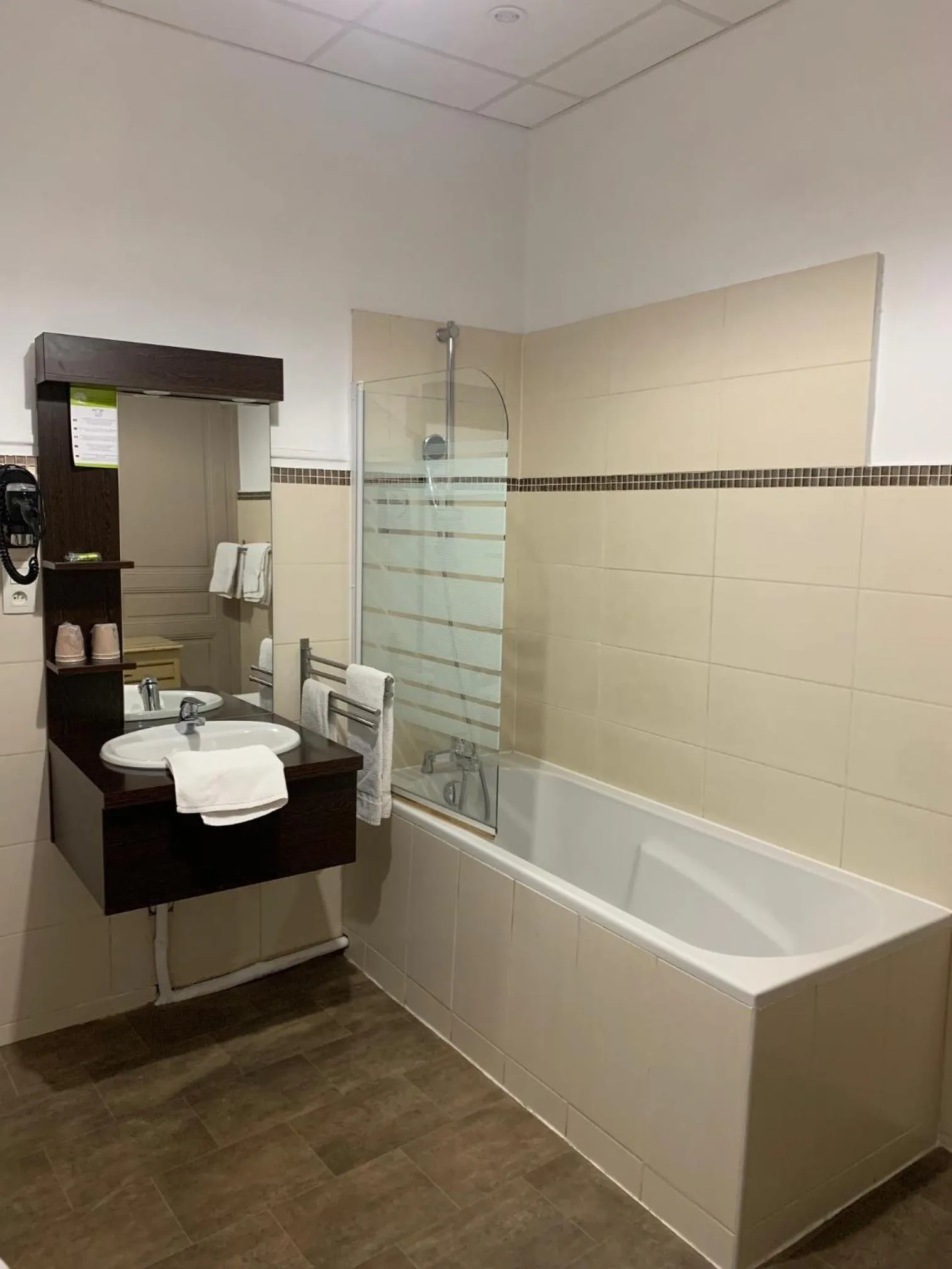 Bathroom in Hôtel du Midi