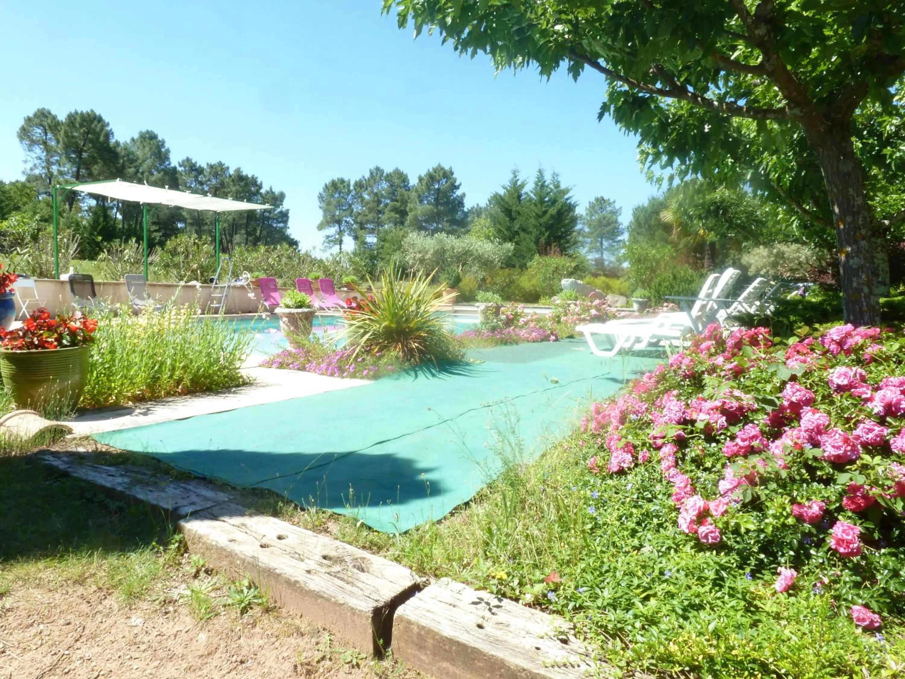 Swimming pool in Domaine du Planas AILHON ARDECHE