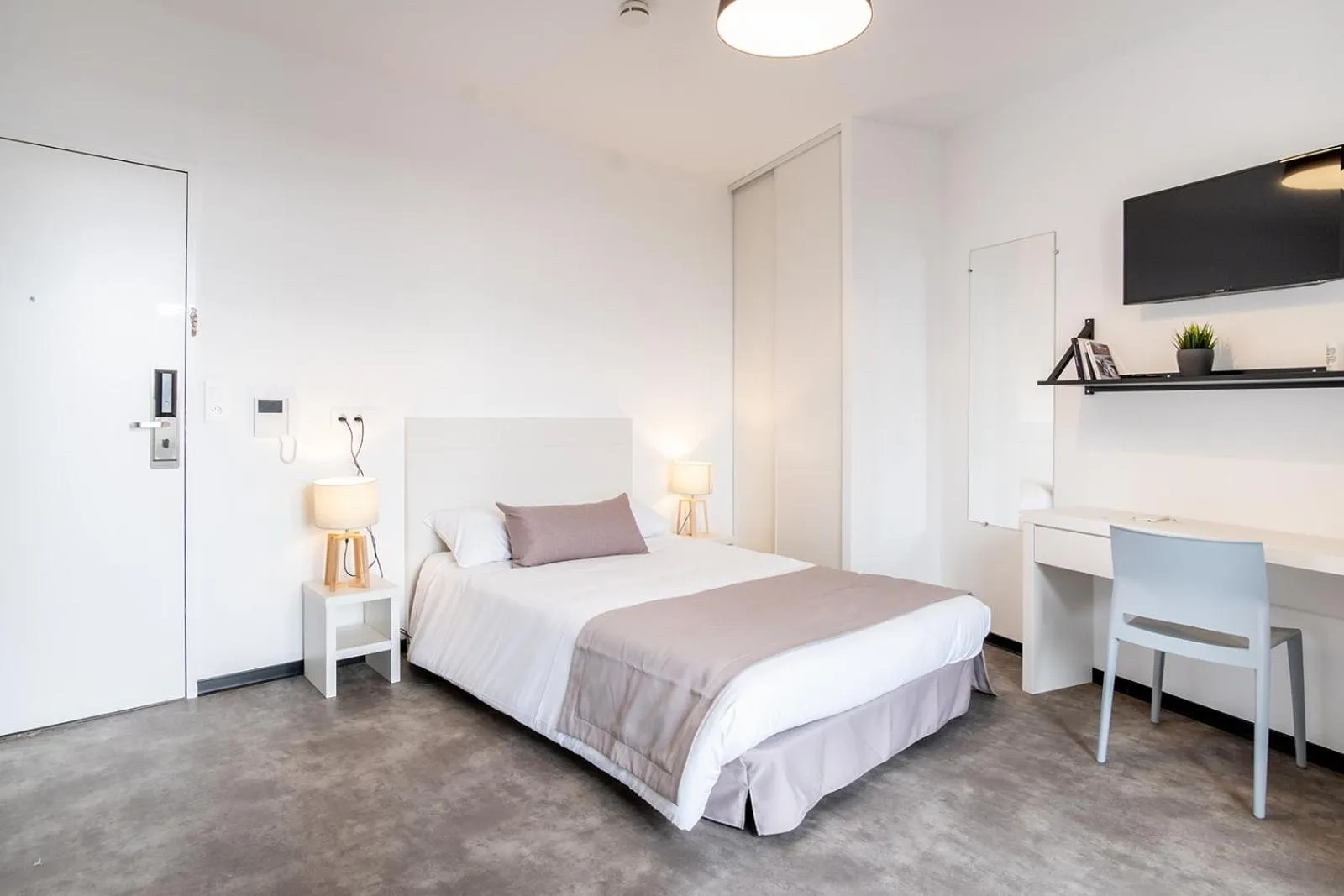 TV and multimedia, Bed in Student Factory Bordeaux Armagnac