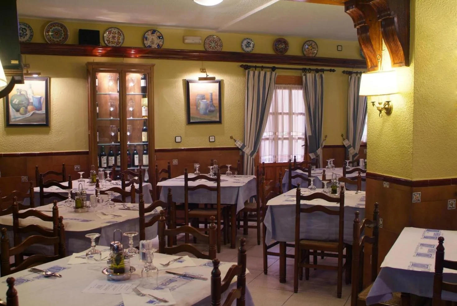 Restaurant/places to eat in Hotel Menano