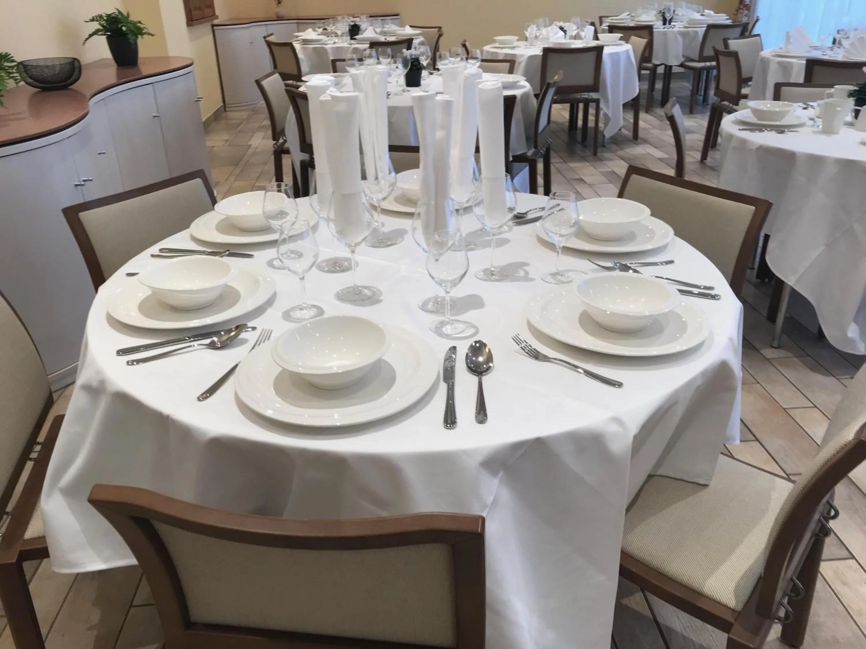 Buffet breakfast in Domaine de Mont-Renaud