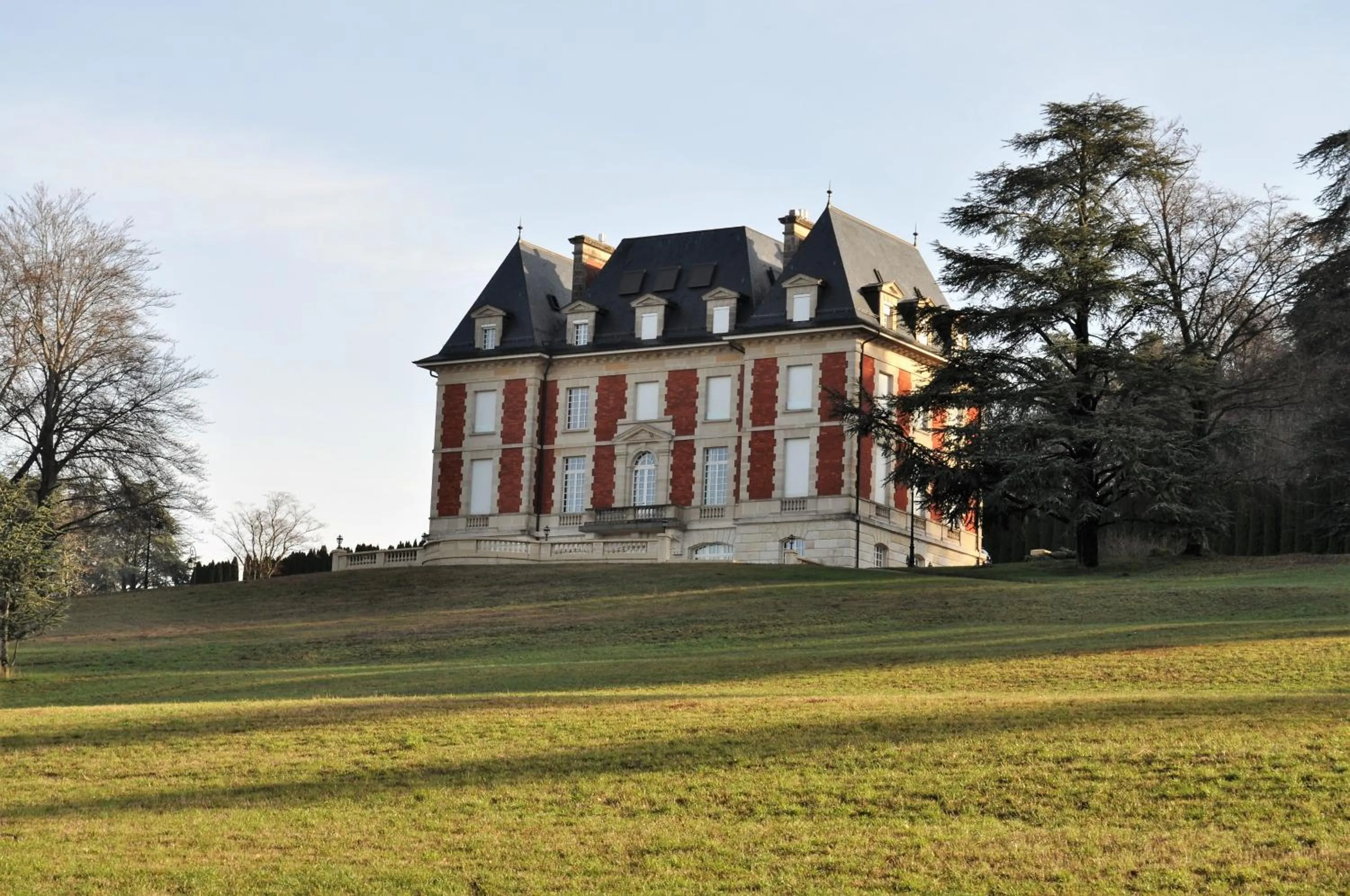 Property building in Domaine de Mont-Renaud