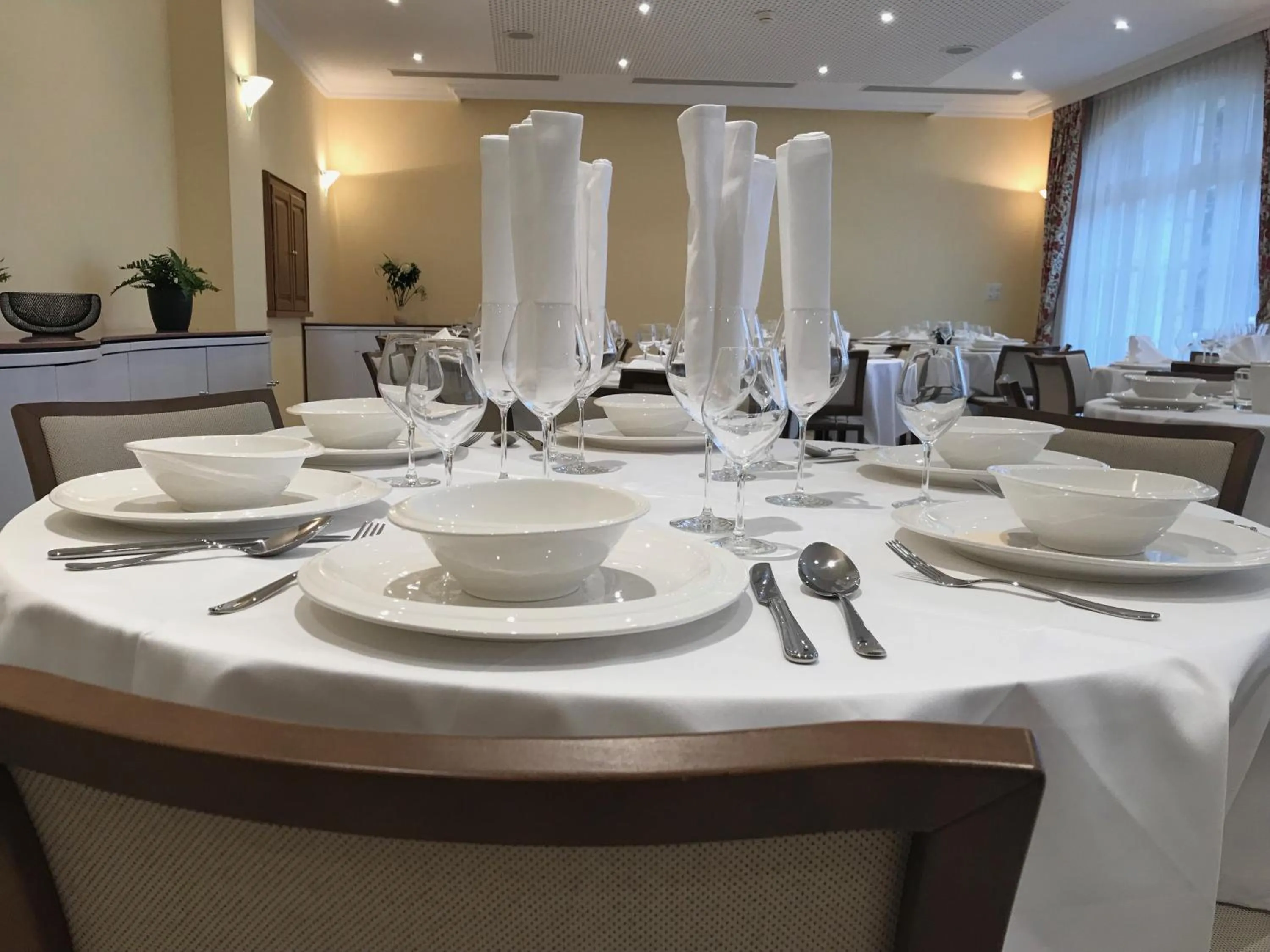 Buffet breakfast in Domaine de Mont-Renaud