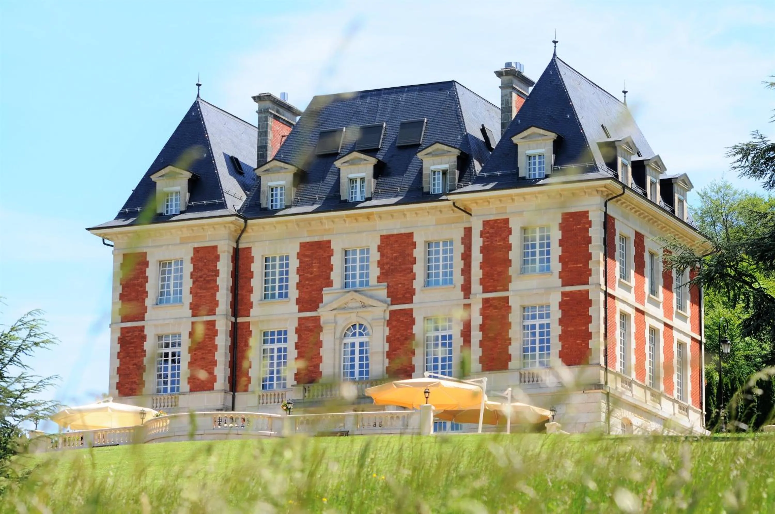 Property building in Domaine de Mont-Renaud
