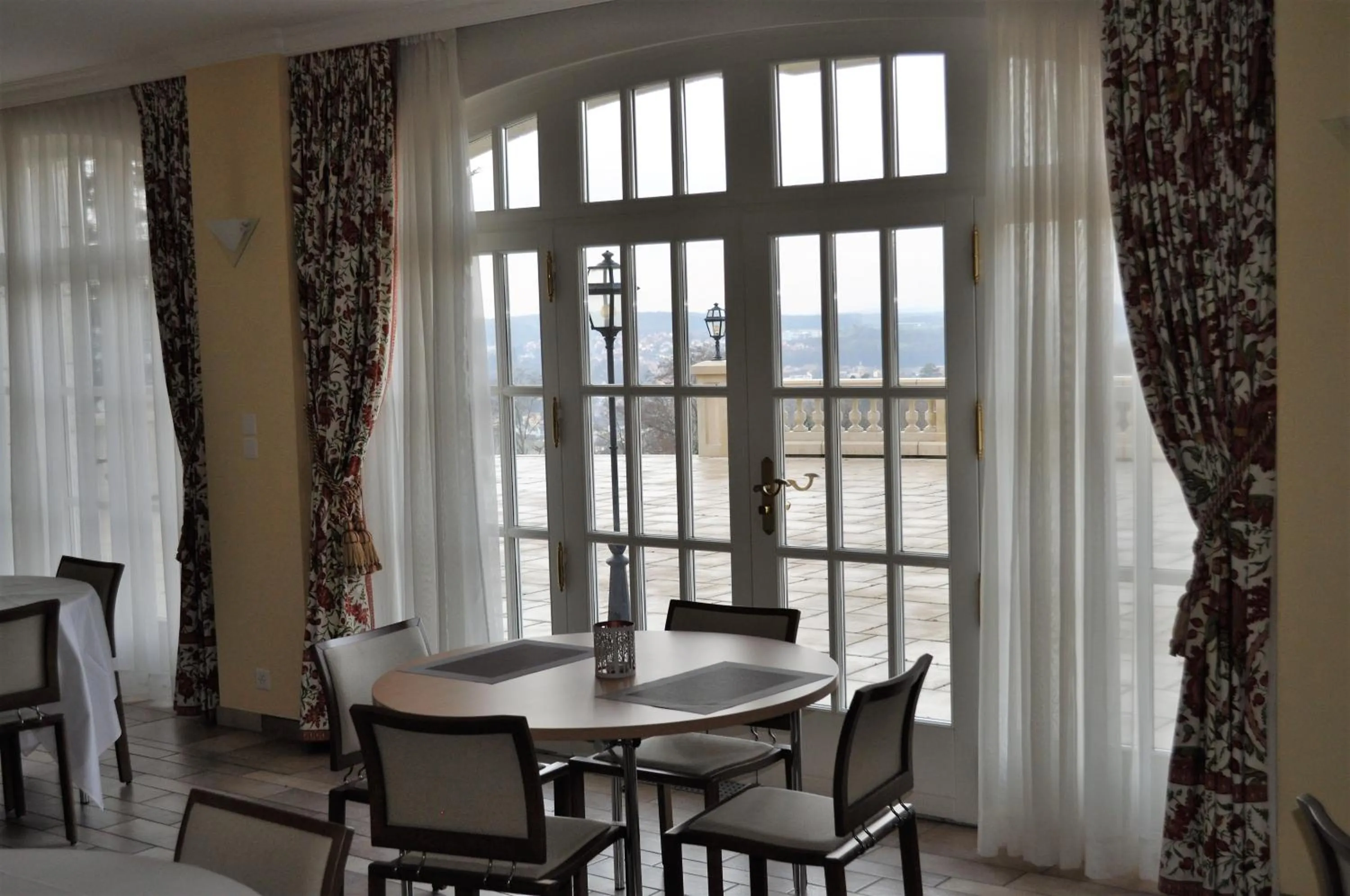 Dining area in Domaine de Mont-Renaud