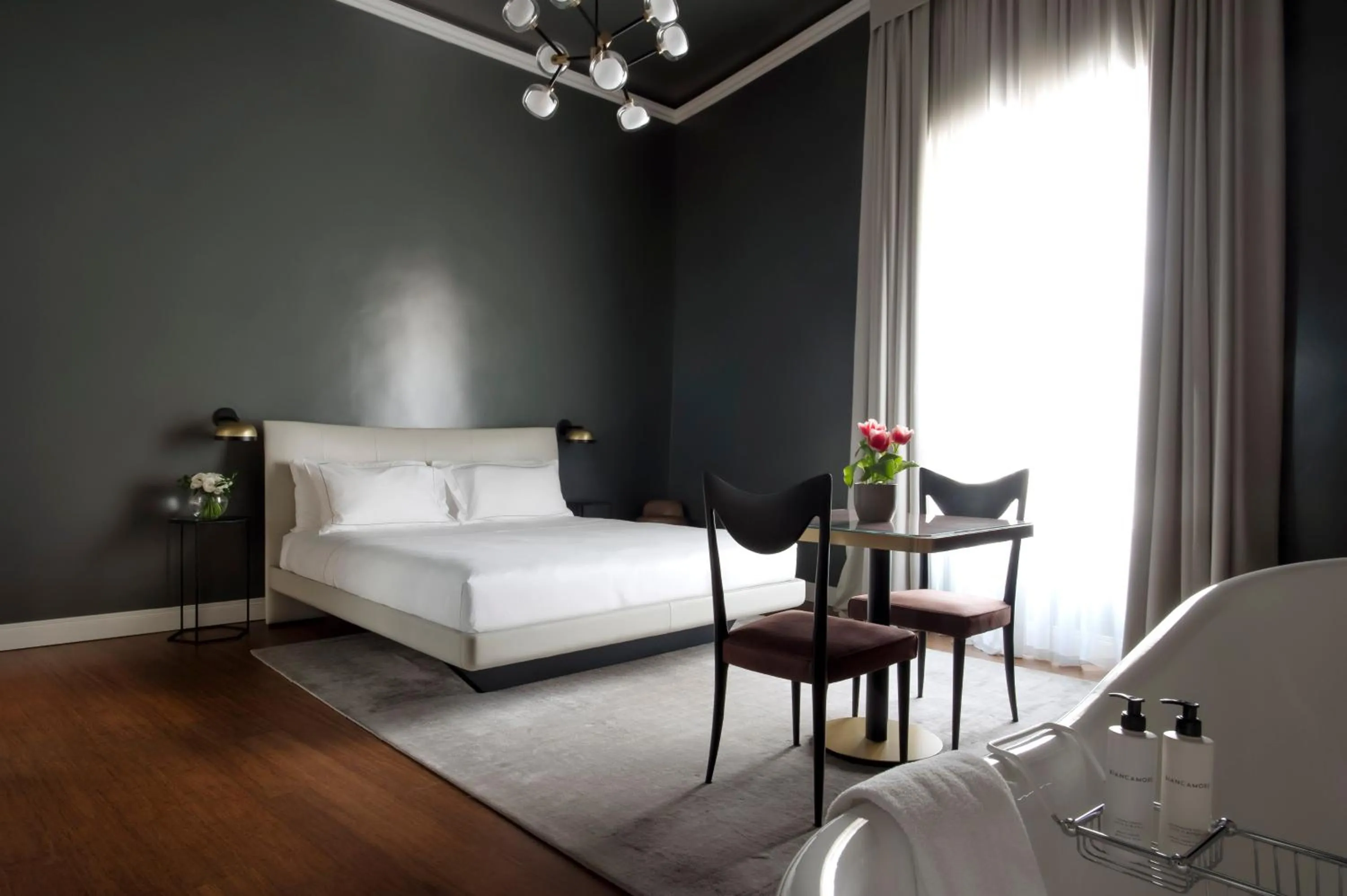 Bedroom, Bed in Butterfly Verona