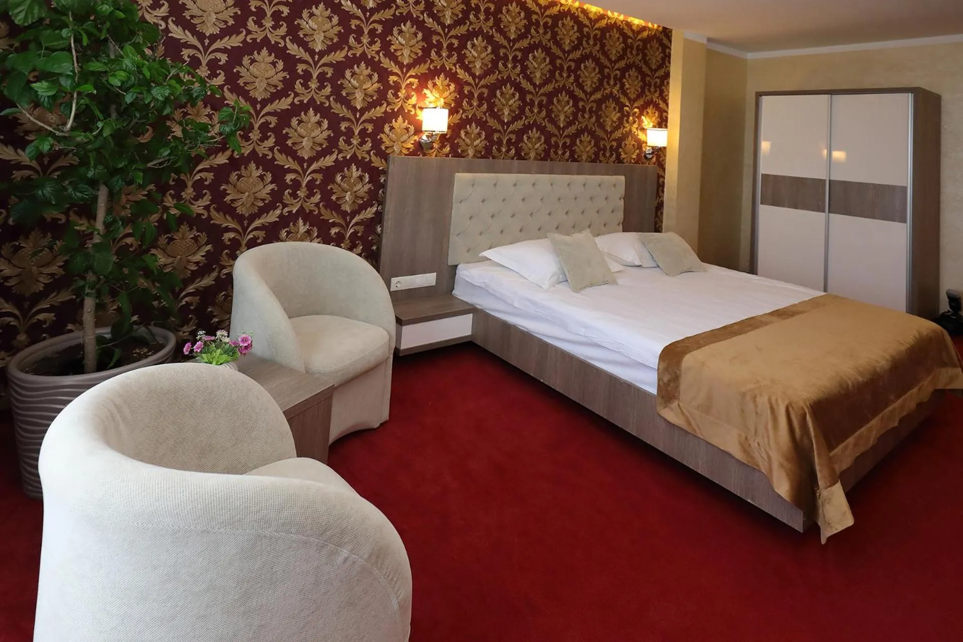 Photo of the whole room, Bed in MELISS EVENTS