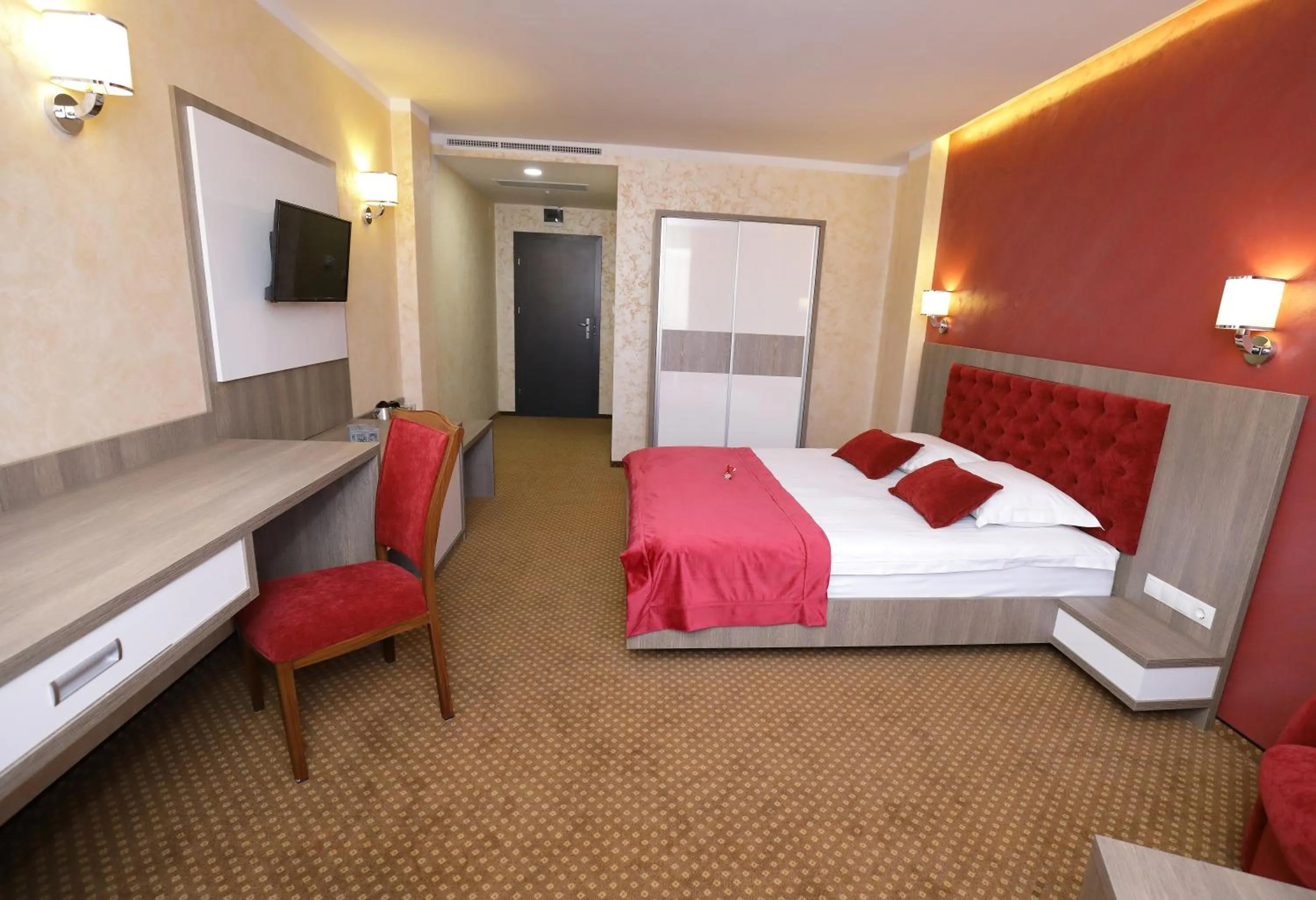 Photo of the whole room, Bed in MELISS EVENTS