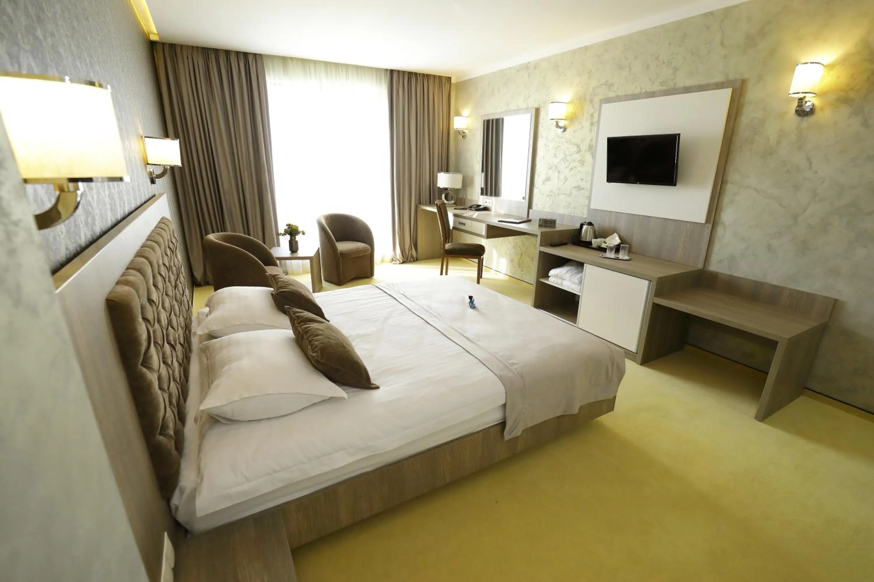 Photo of the whole room, Bed in MELISS EVENTS