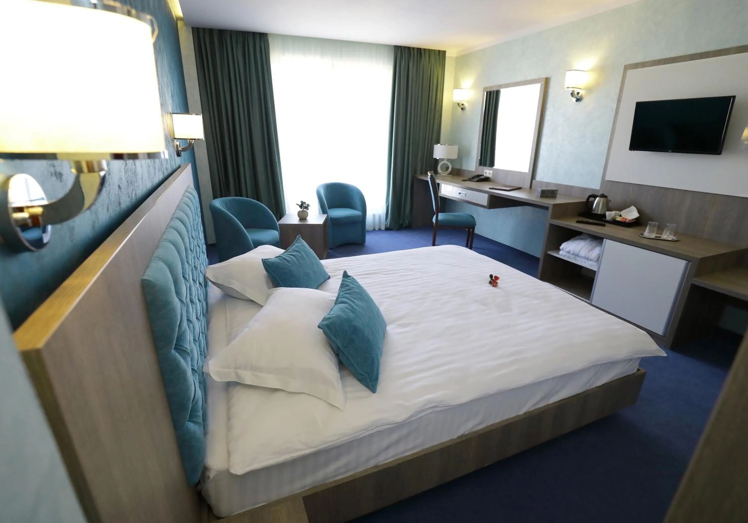 Photo of the whole room, Bed in MELISS EVENTS