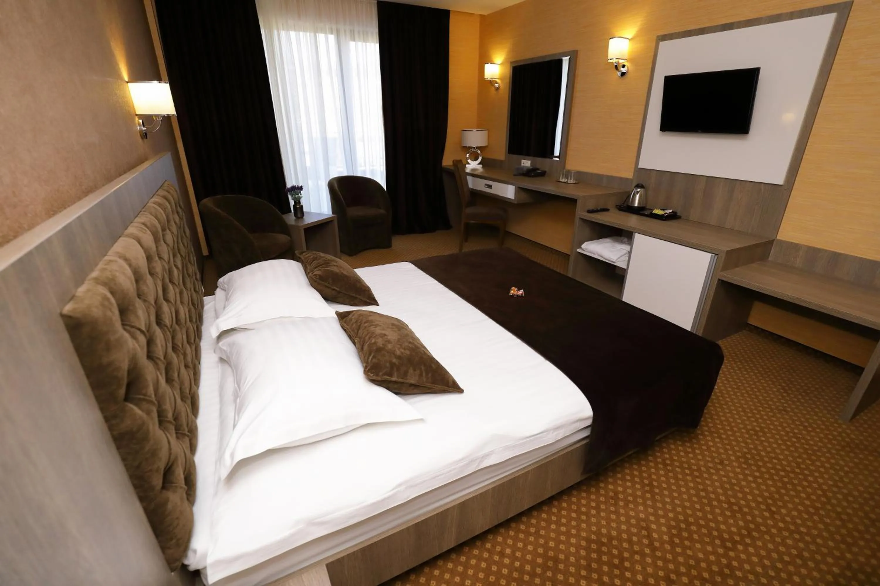 Photo of the whole room, Bed in MELISS EVENTS