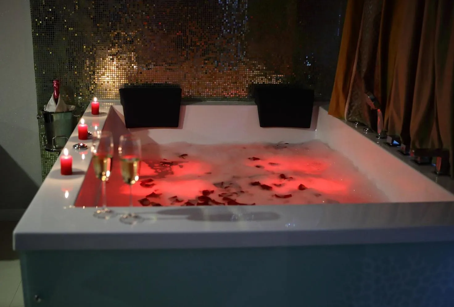 Hot Tub in MELISS EVENTS