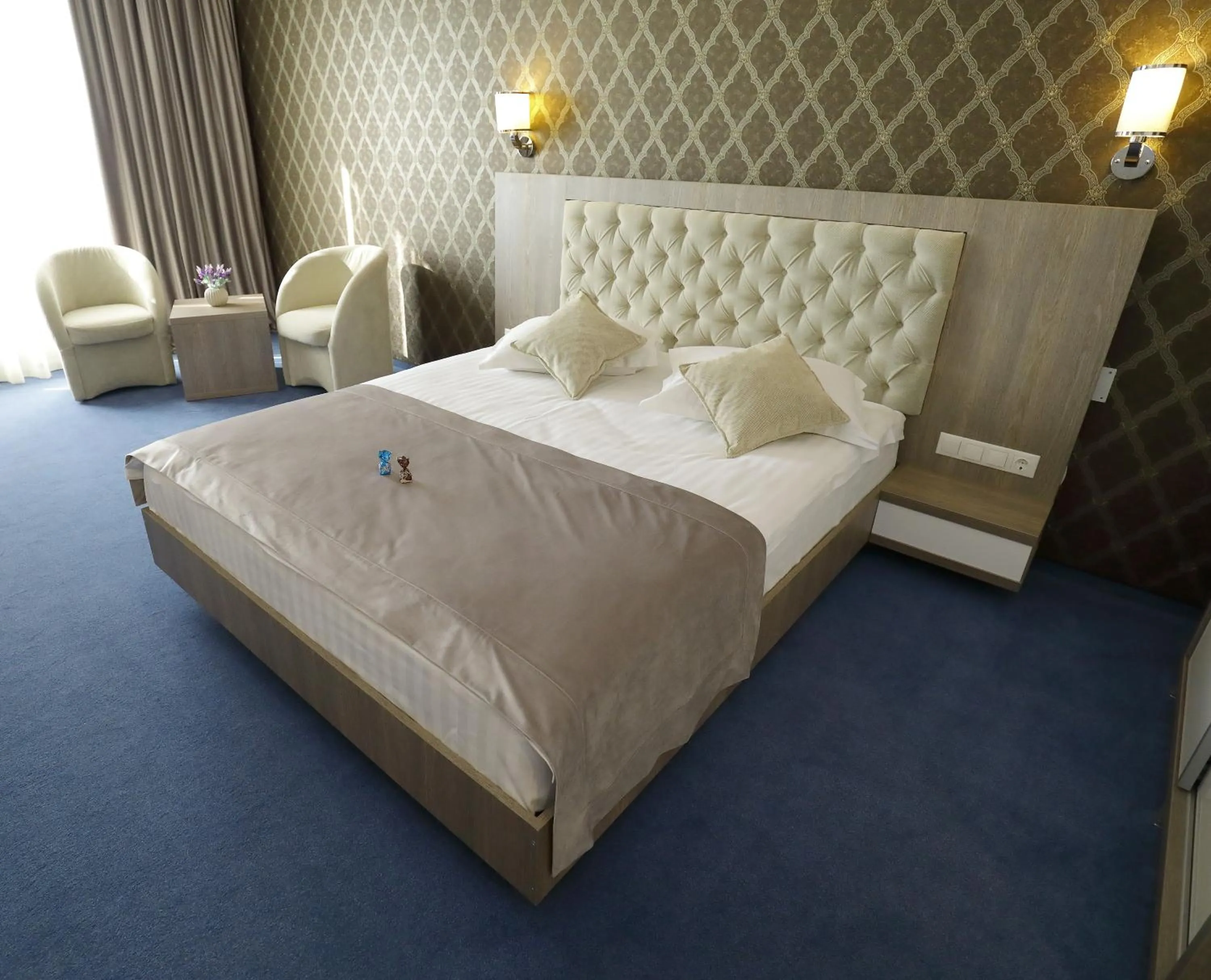 Photo of the whole room, Bed in MELISS EVENTS