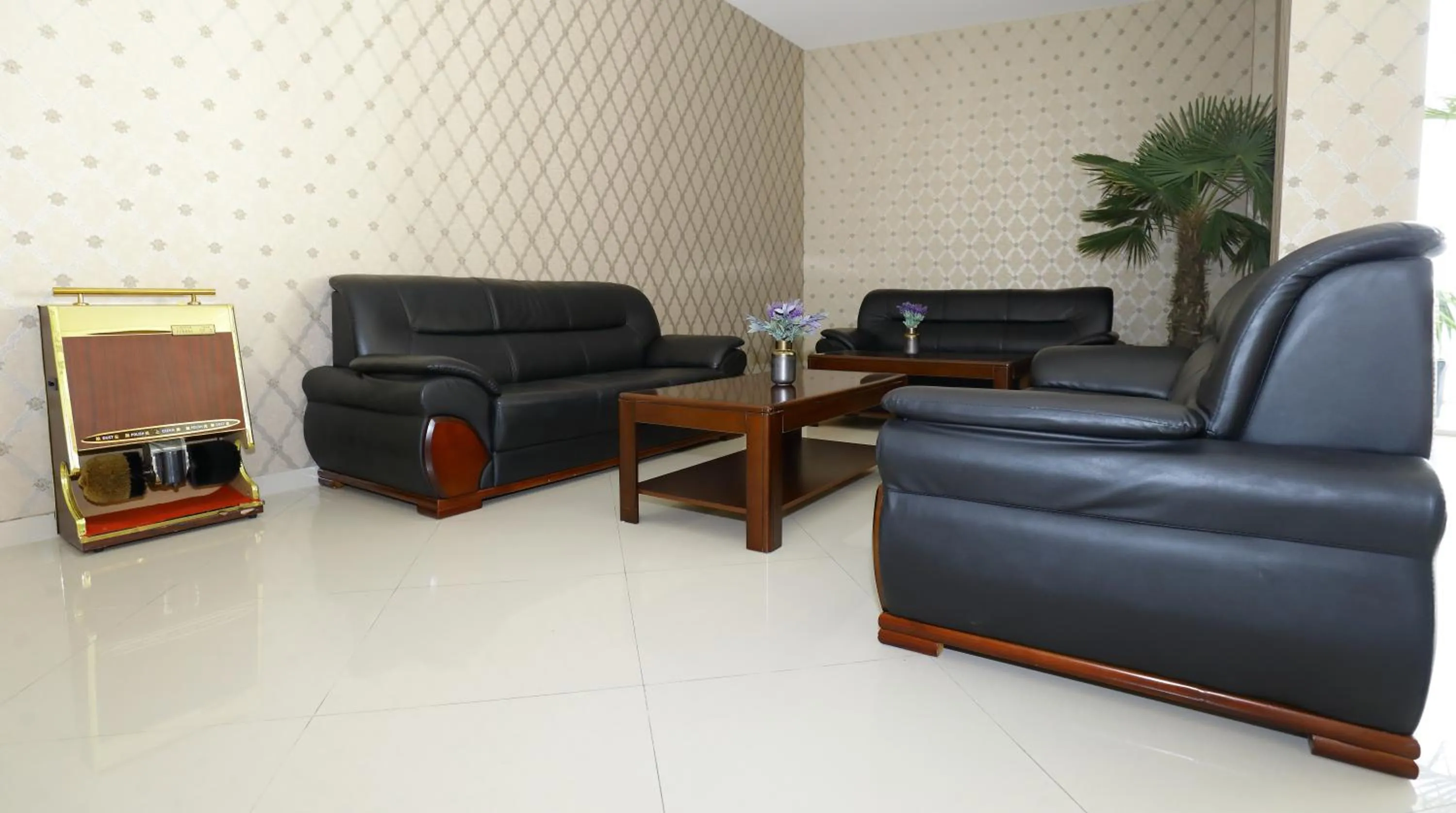 Communal lounge/ TV room in MELISS EVENTS