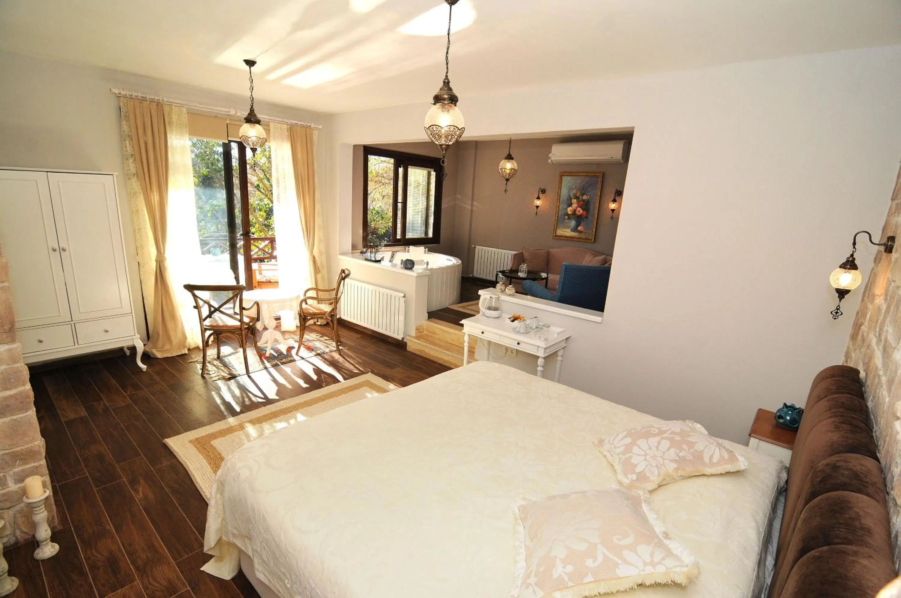 Decorative detail, Bed in Beyaz Ev Agva - Adult only +15