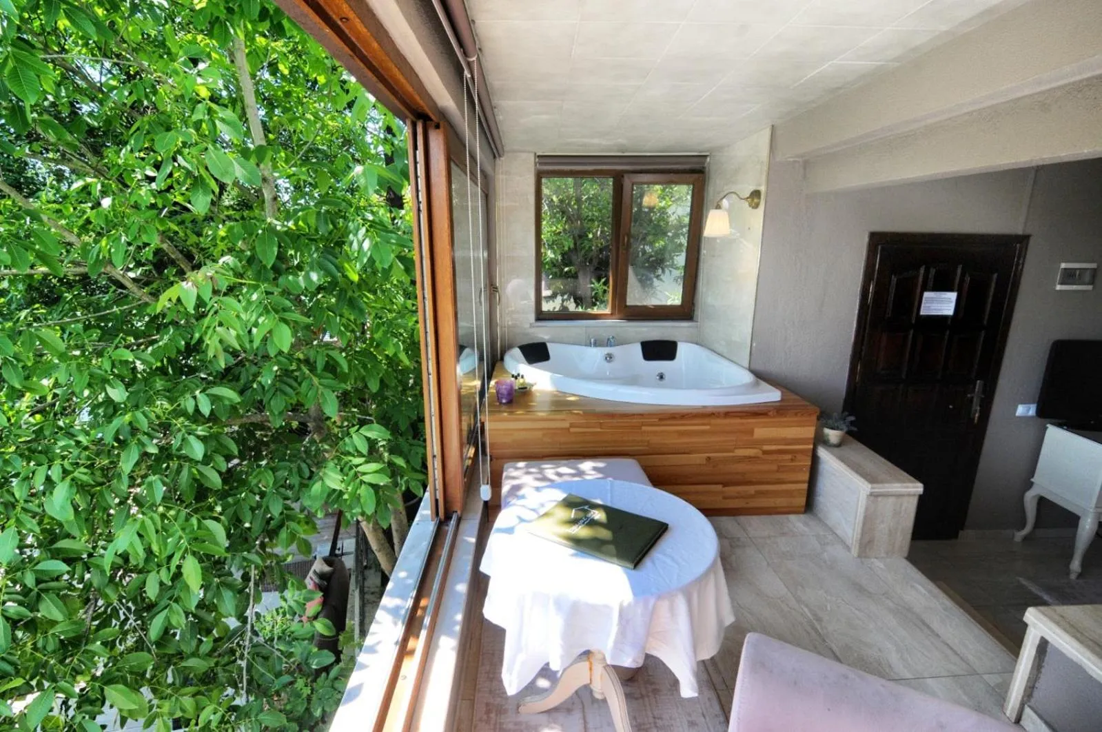 Beyaz Ev Agva - Adult only +15