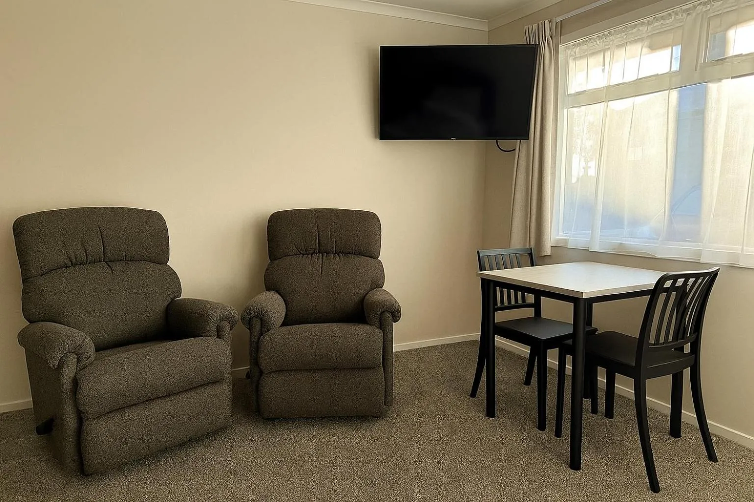 Living room in BKs Pioneer Motel