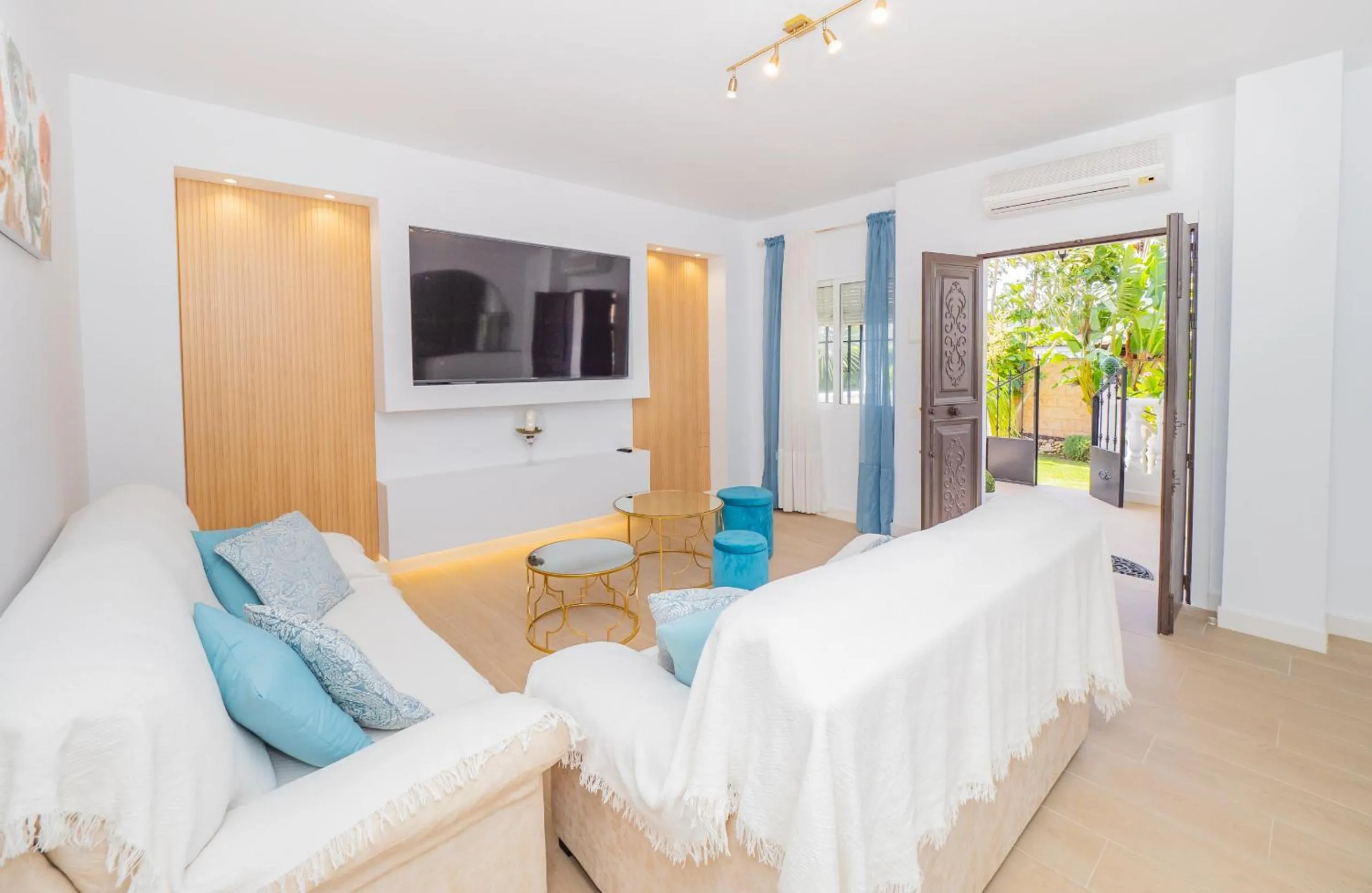 Communal lounge/ TV room, Bed in Cubo´s Finca Mis Seis Soles
