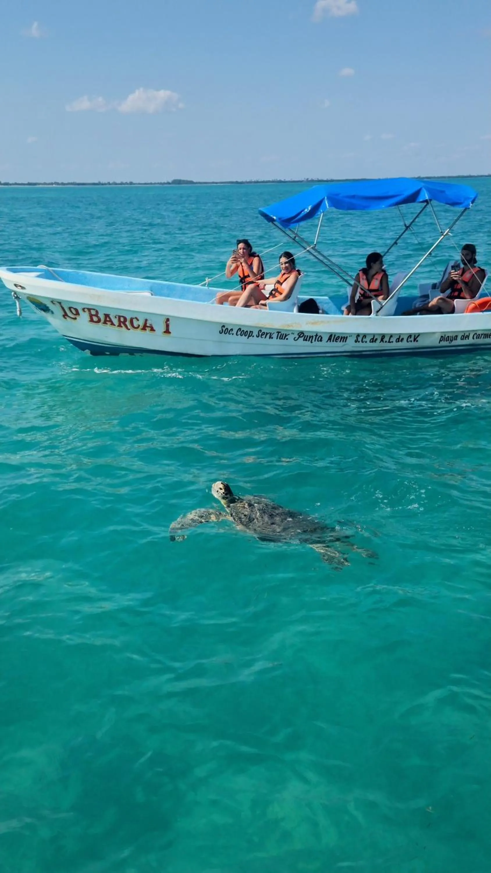 People in Hotel Cielo y Selva