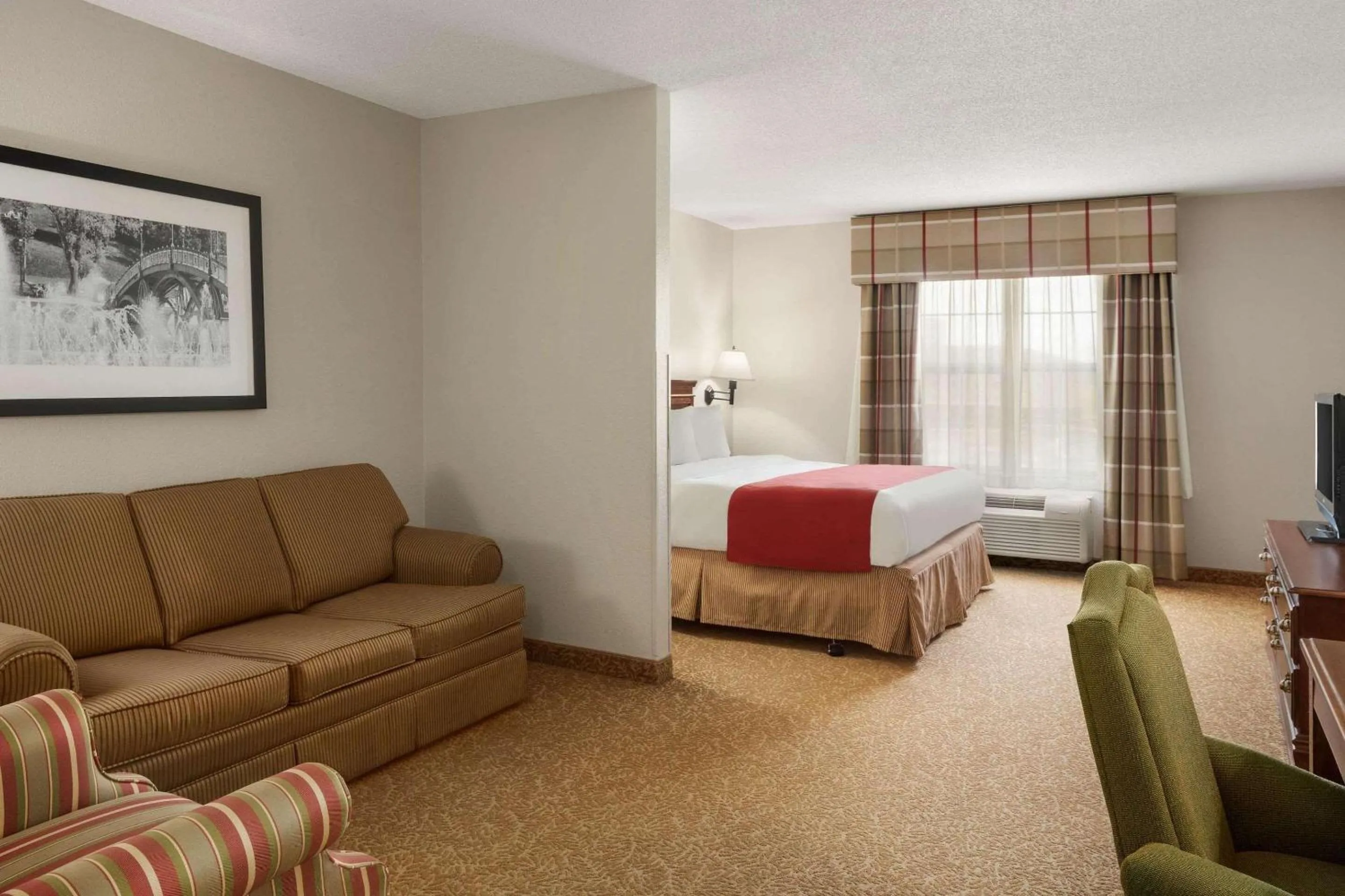 Bedroom, Bed in Country Inn & Suites by Radisson, Louisville South, KY