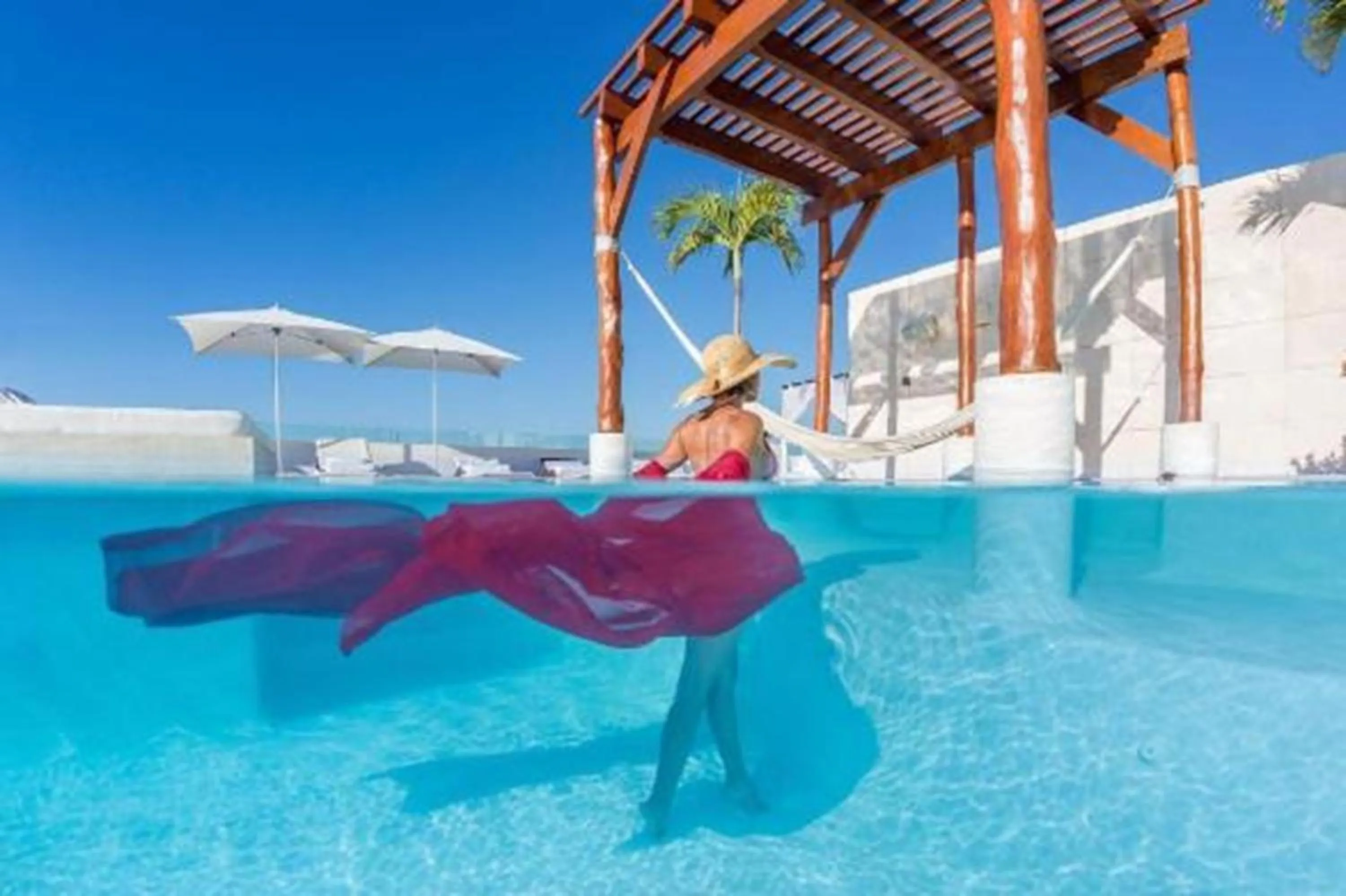 Swimming pool in Hotel The Palm