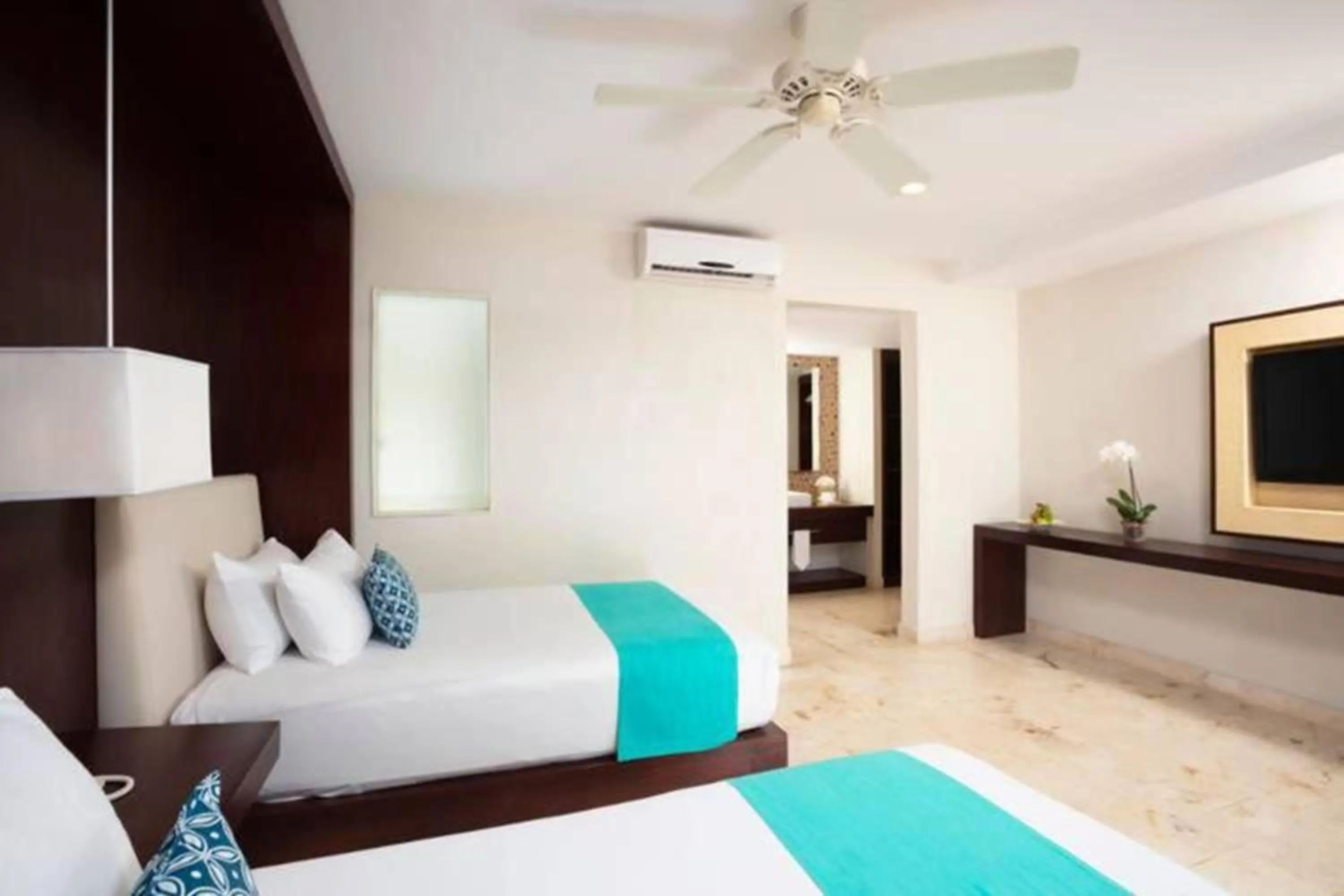 Bedroom, Bed in Hotel The Palm