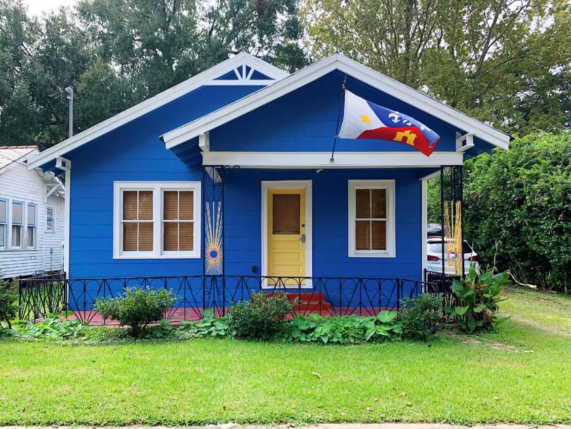 Three-Bedroom Bungalow in Blue Moon Guest House