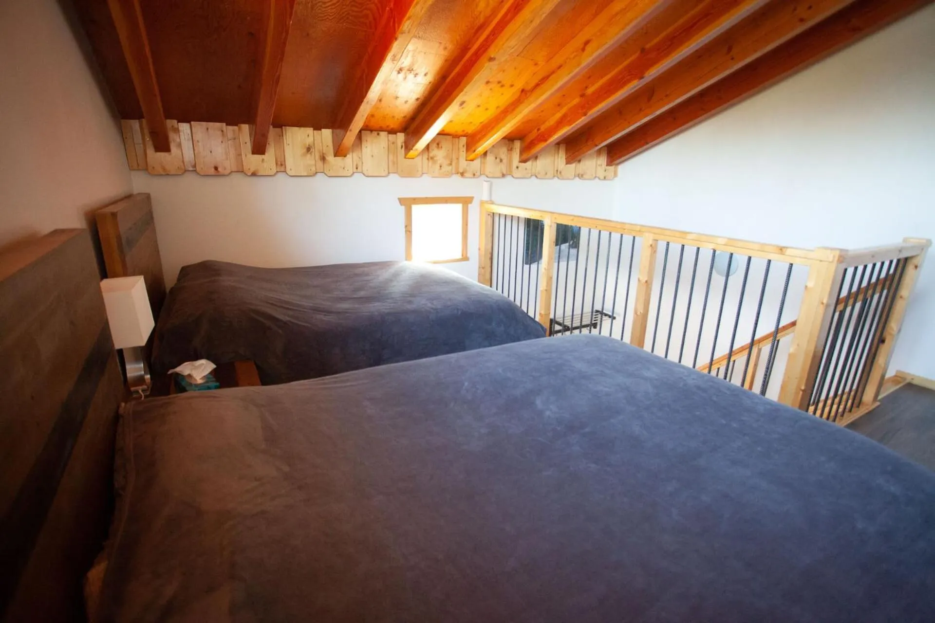 Bedroom, Bed in Red Cariboo Apartments