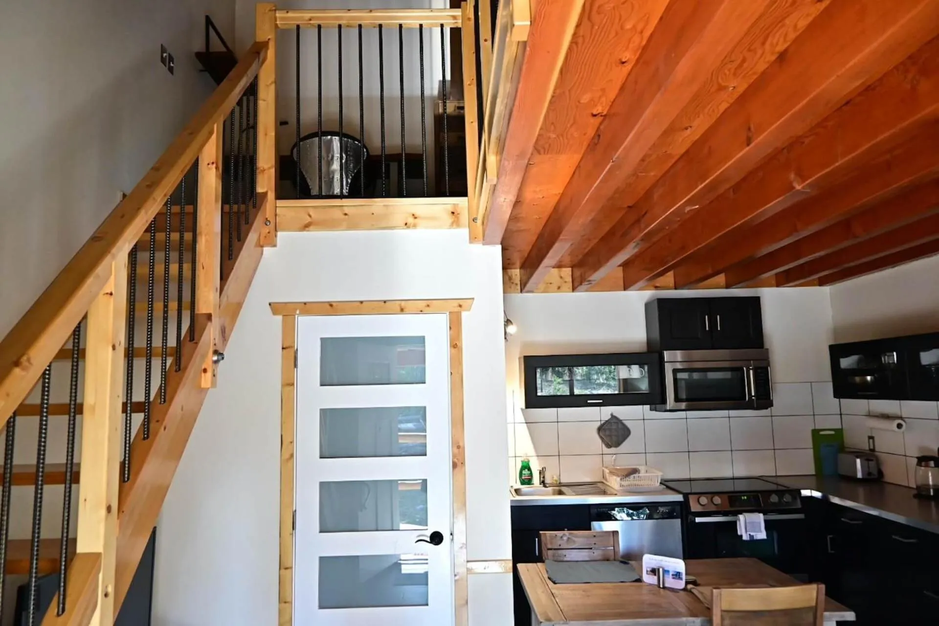 Photo of the whole room in Red Cariboo Apartments