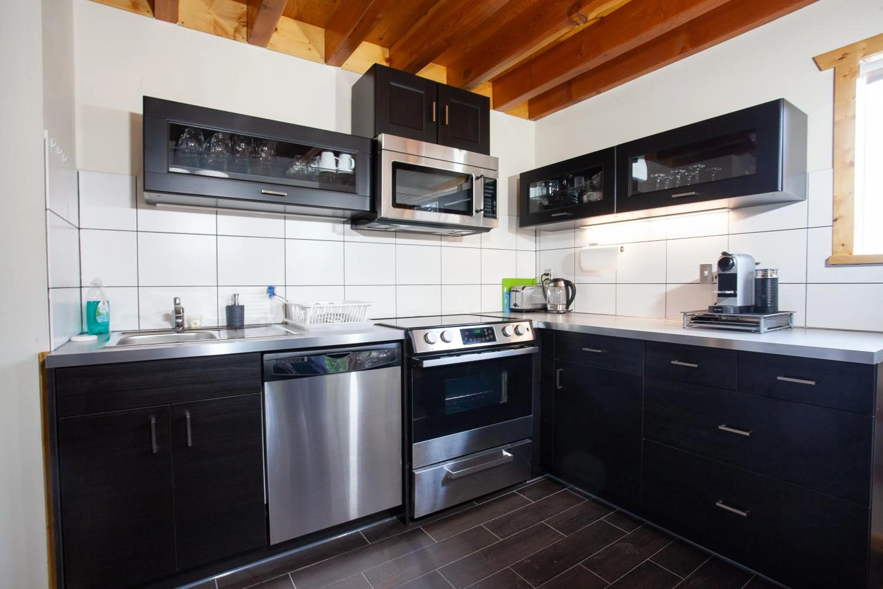 Kitchen or kitchenette in Red Cariboo Apartments