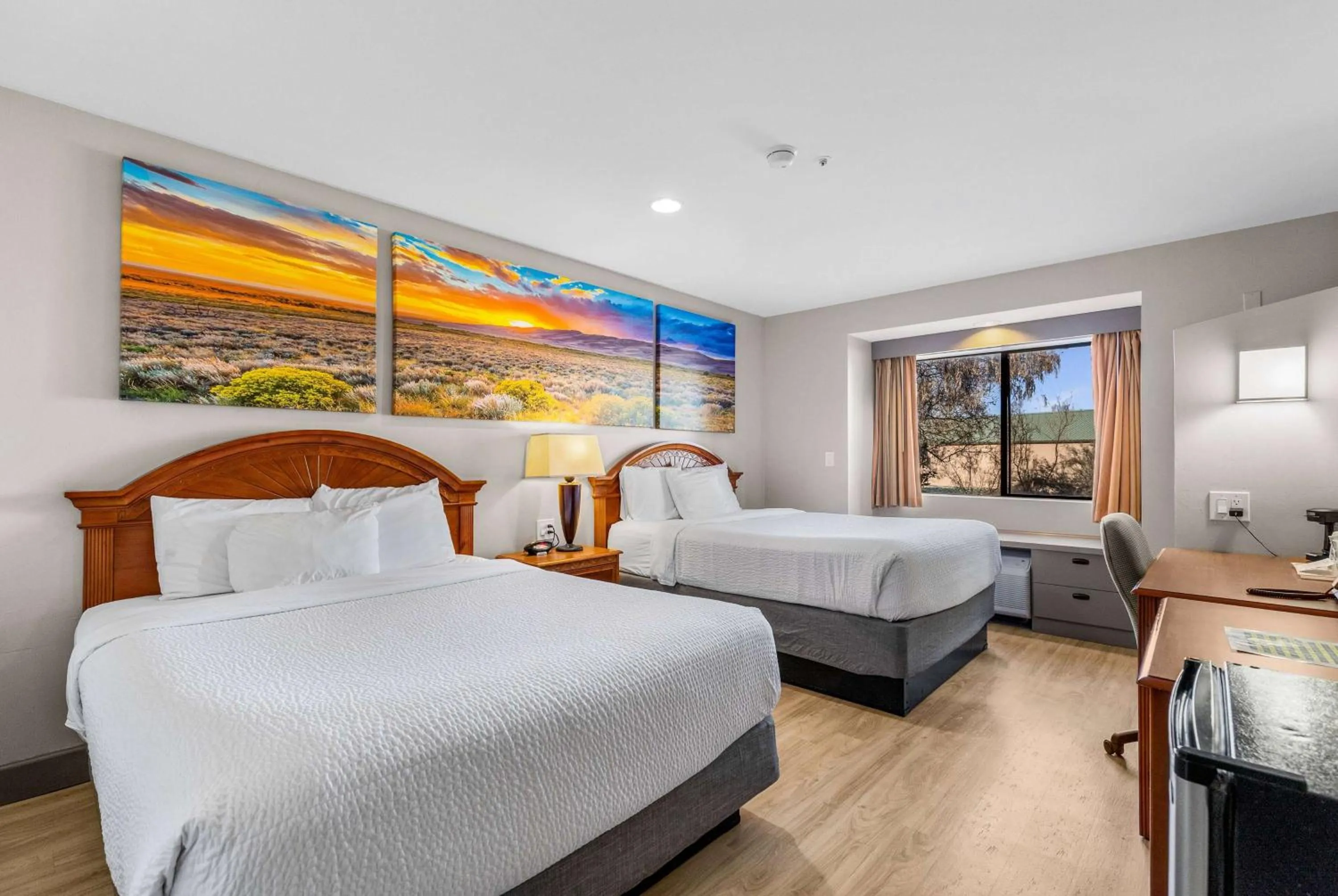 Photo of the whole room, Bed in Days Inn by Wyndham Camp Verde Arizona