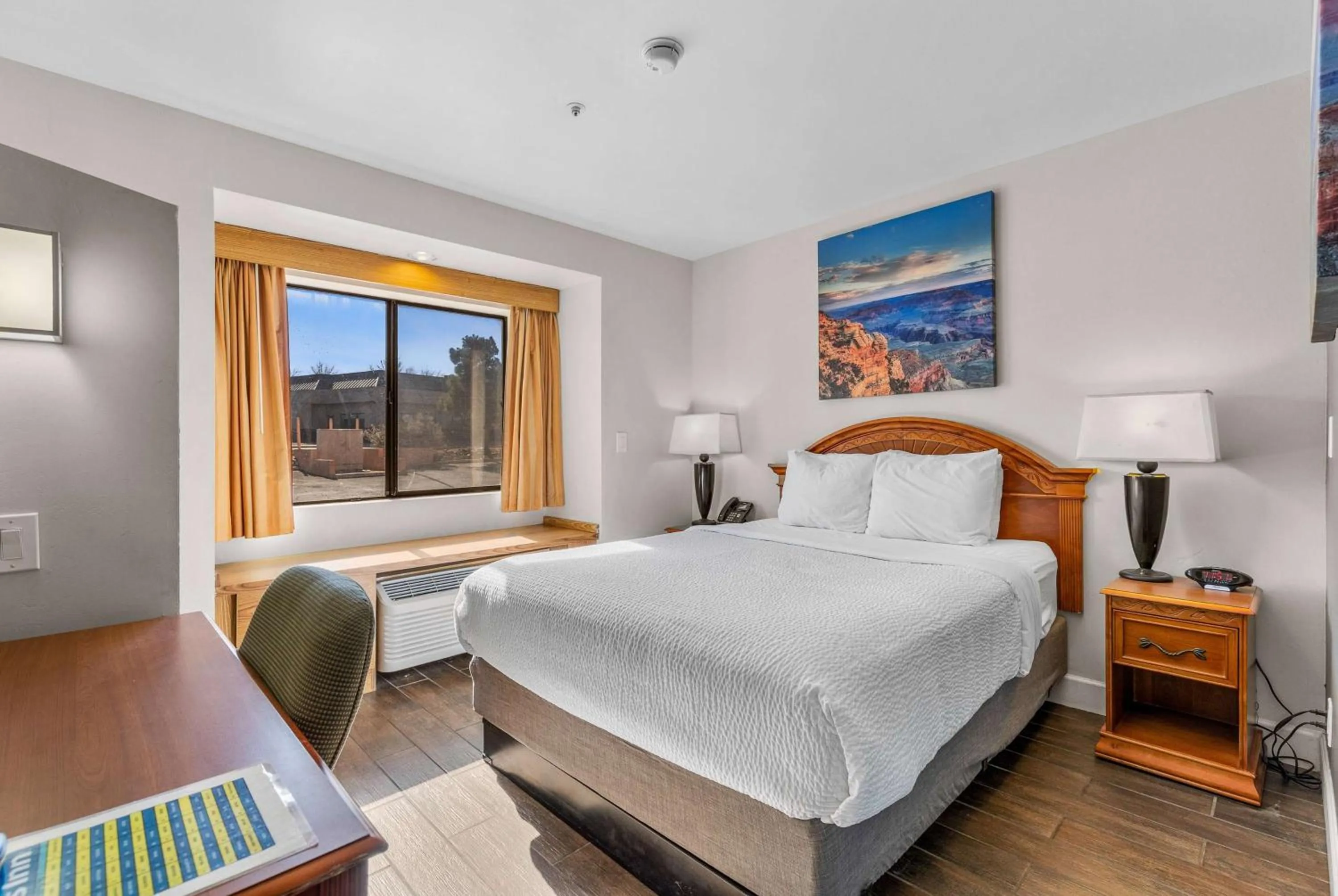 Photo of the whole room, Bed in Days Inn by Wyndham Camp Verde Arizona