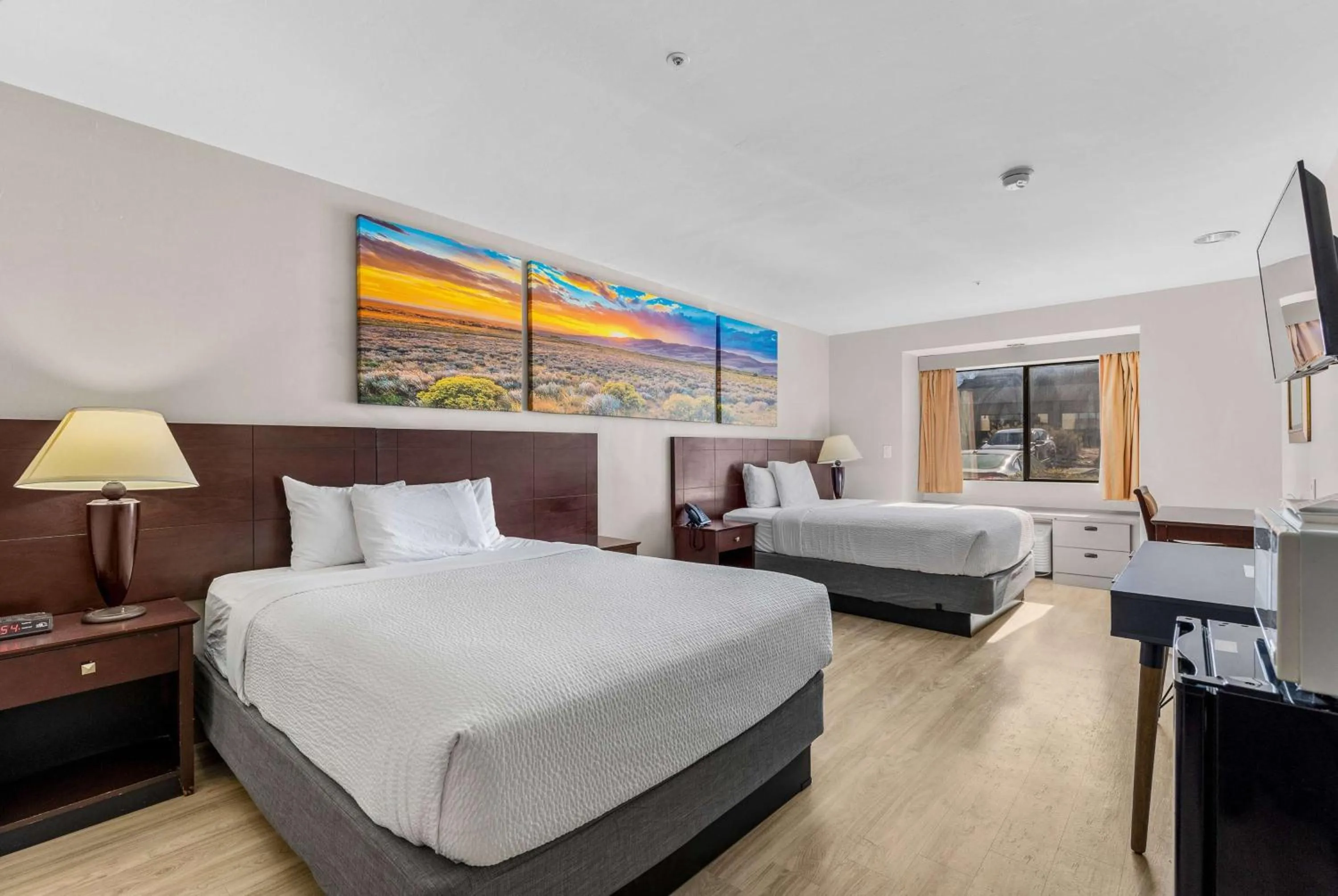 Photo of the whole room, Bed in Days Inn by Wyndham Camp Verde Arizona