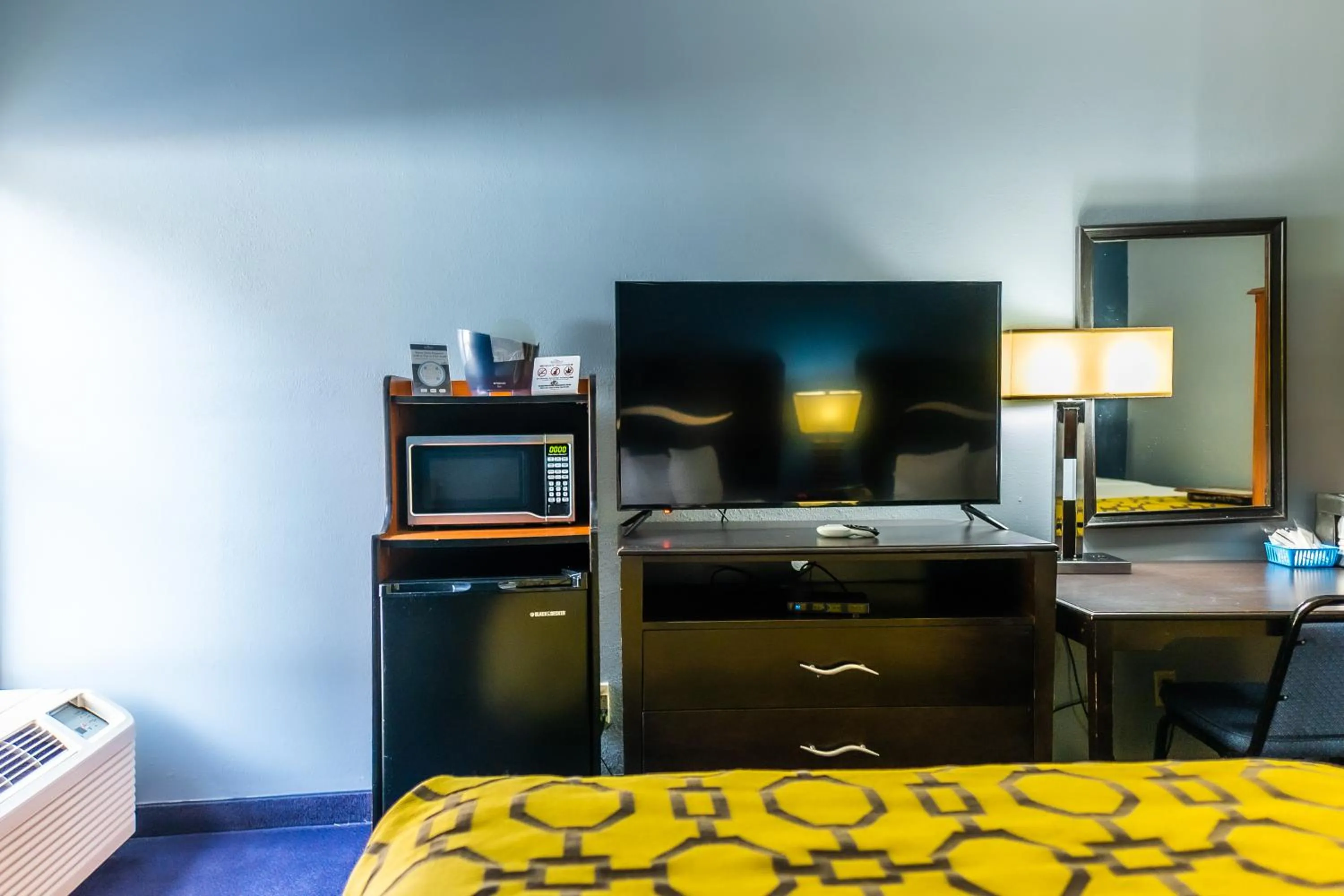 TV and multimedia, Bed in Baymont by Wyndham London KY