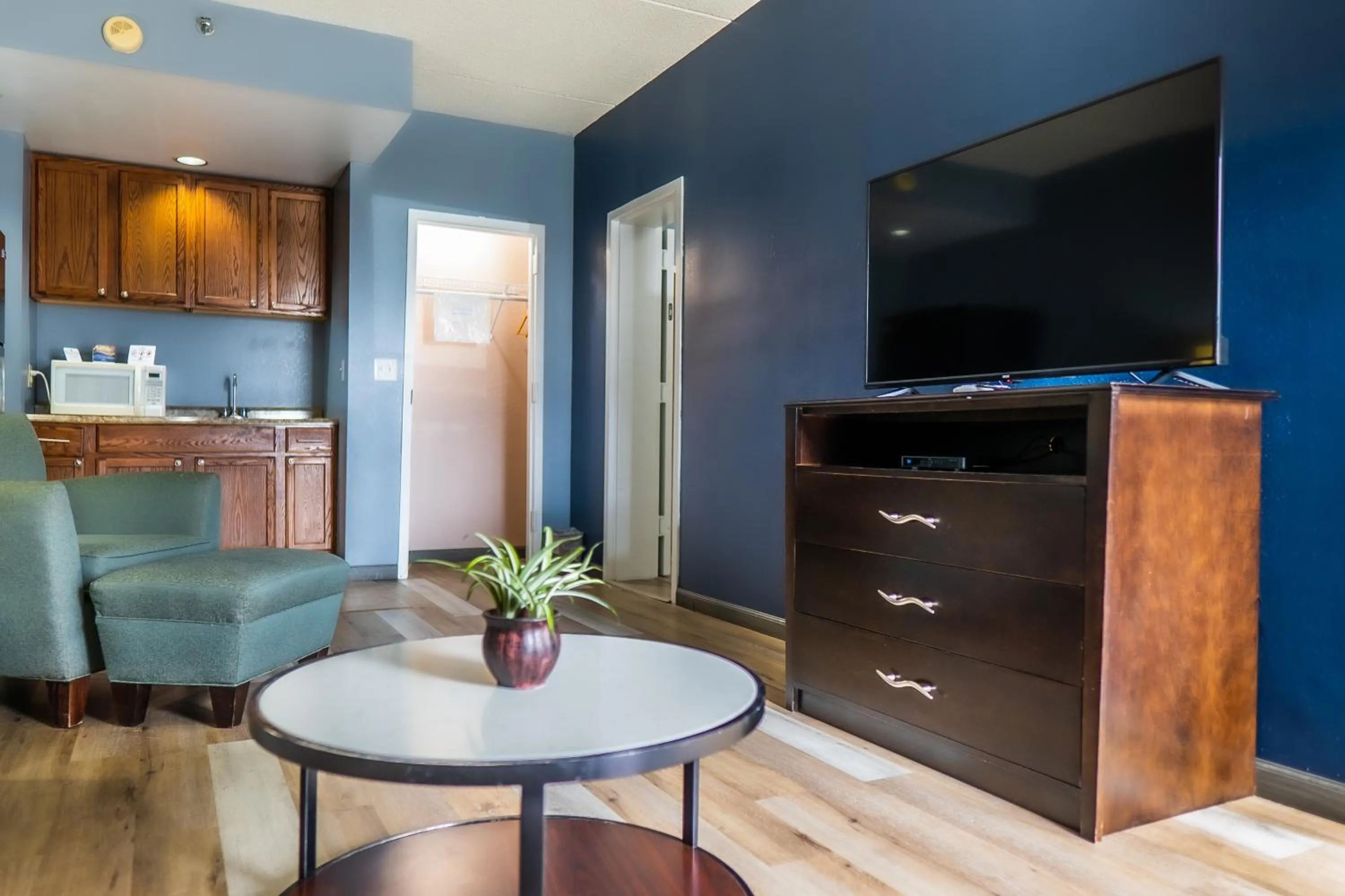 TV and multimedia in Baymont by Wyndham London KY