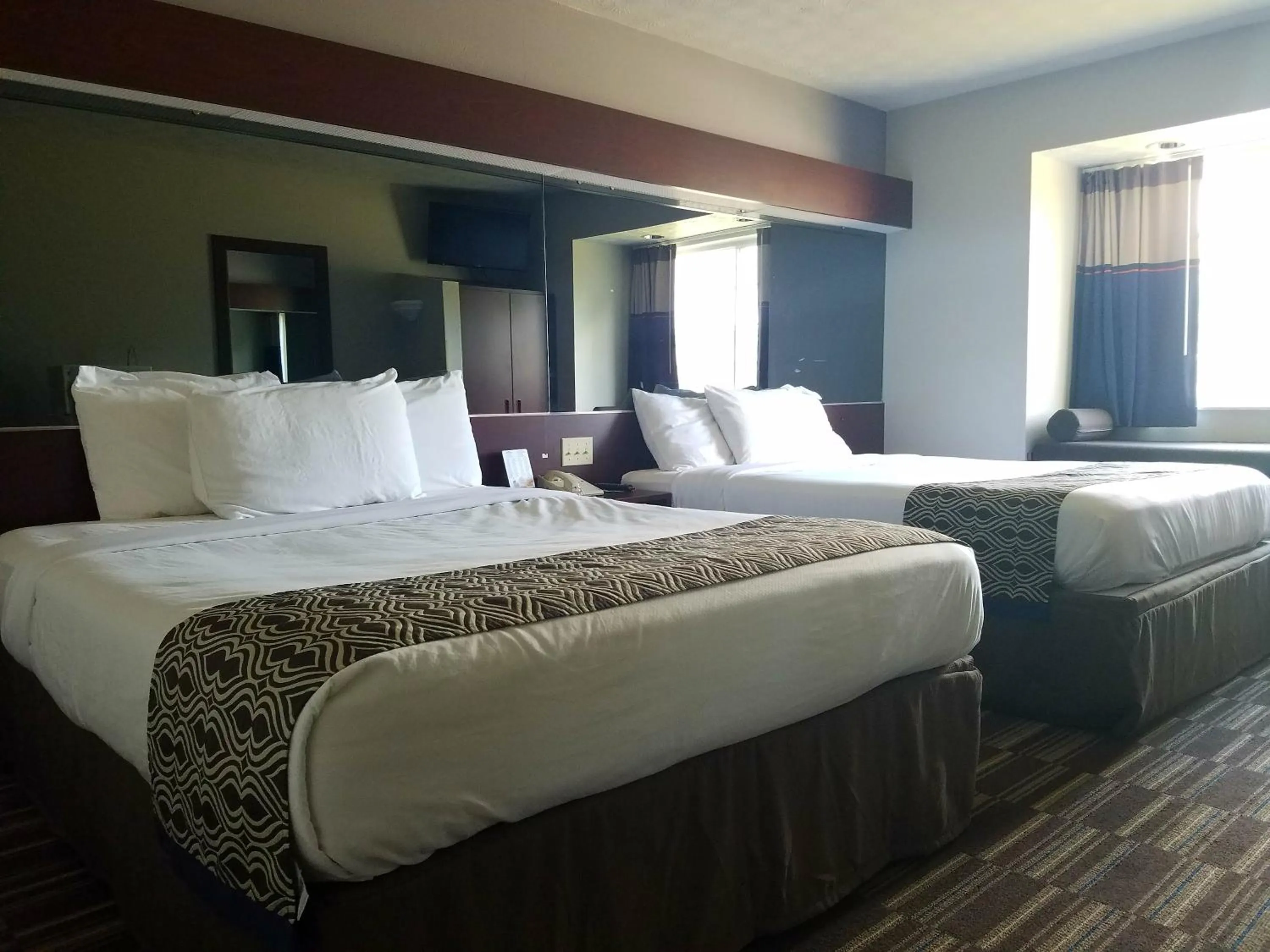 Day, Bed in Microtel Inn & Suites by Wyndham London